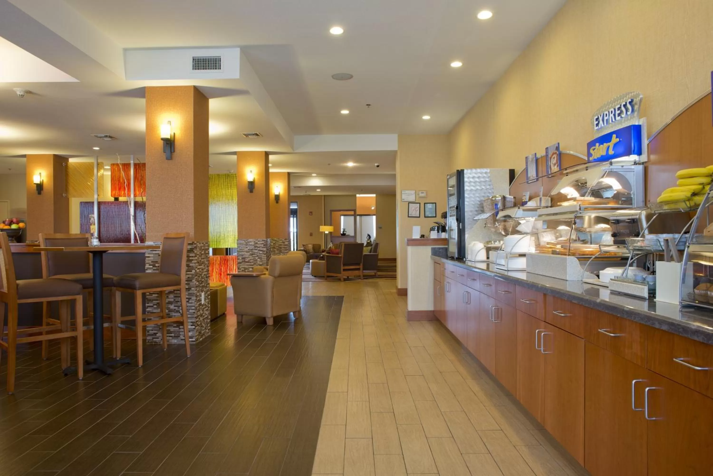 Restaurant/places to eat in Holiday Inn Express Hotel & Suites Prattville South by IHG
