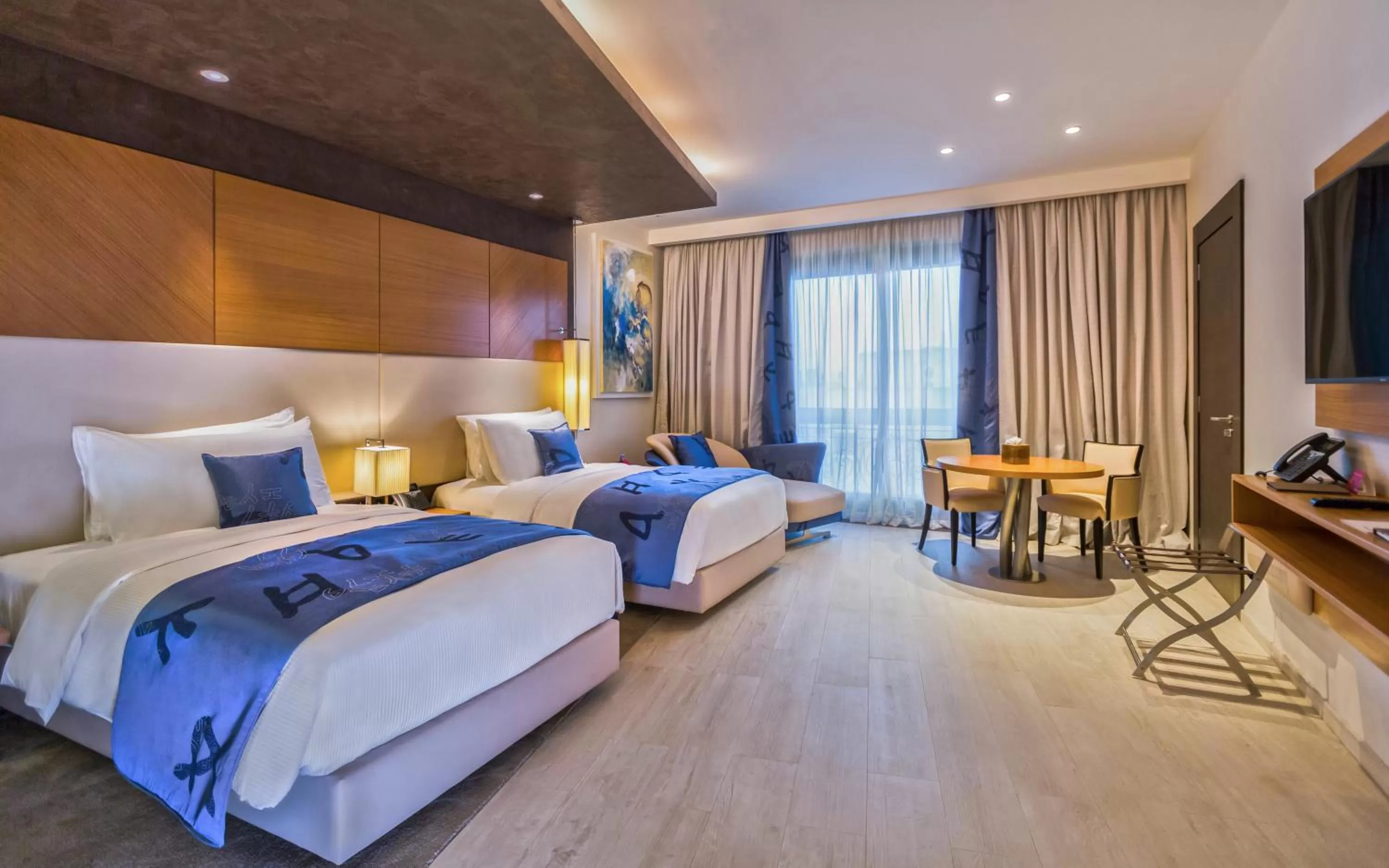 Bedroom, Bed in Mövenpick Hotel du Lac Tunis