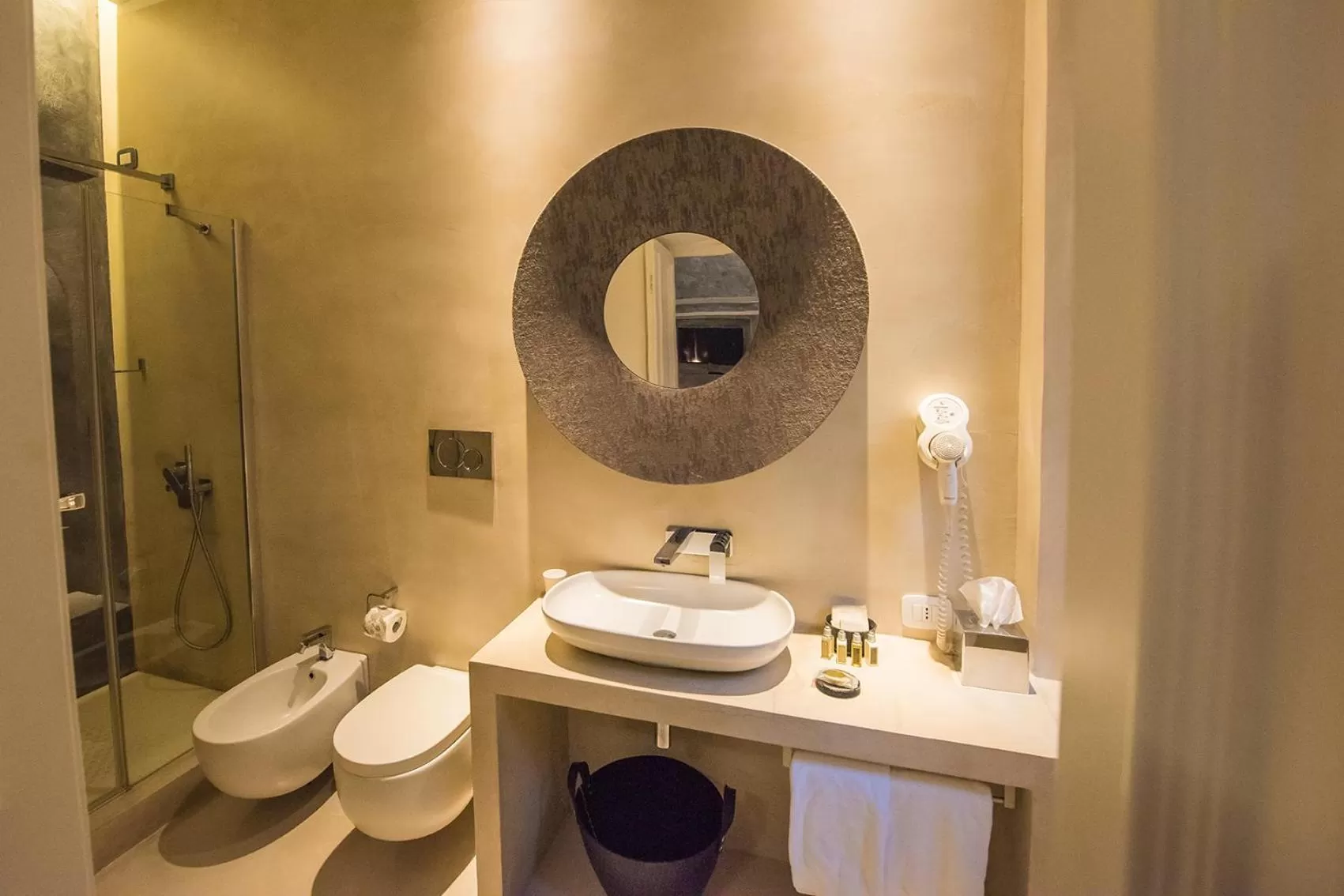 Bathroom in Piazza di Spagna 9