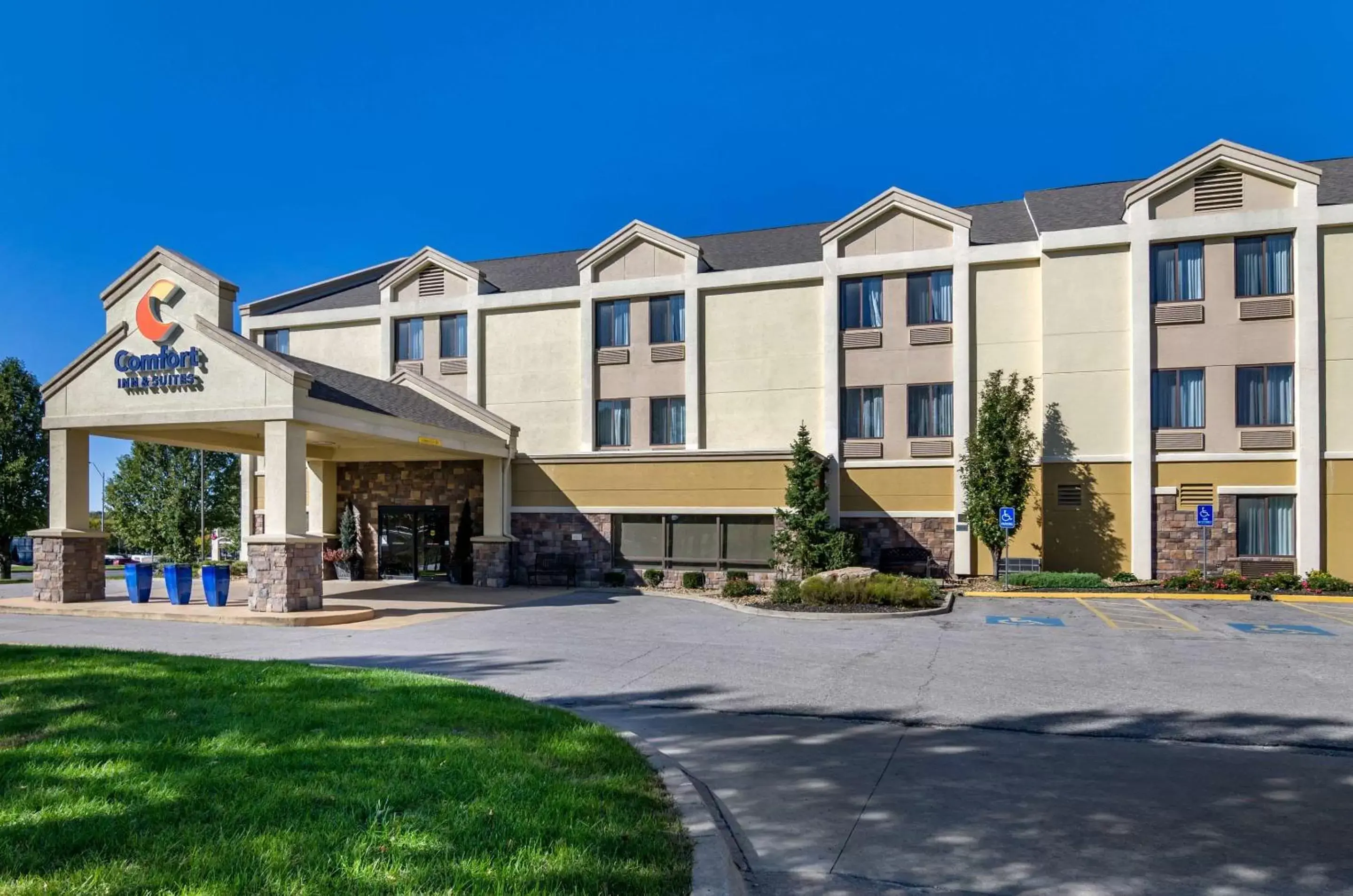 Comfort Inn & Suites Kansas City - Northeast Comfort Inn & Suites Kansas City - Northeast