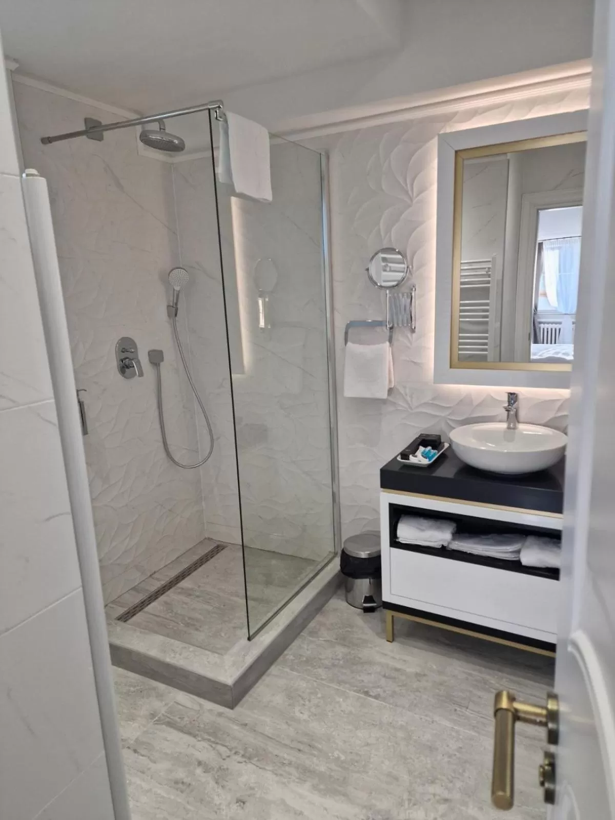 Shower in Queen Palace