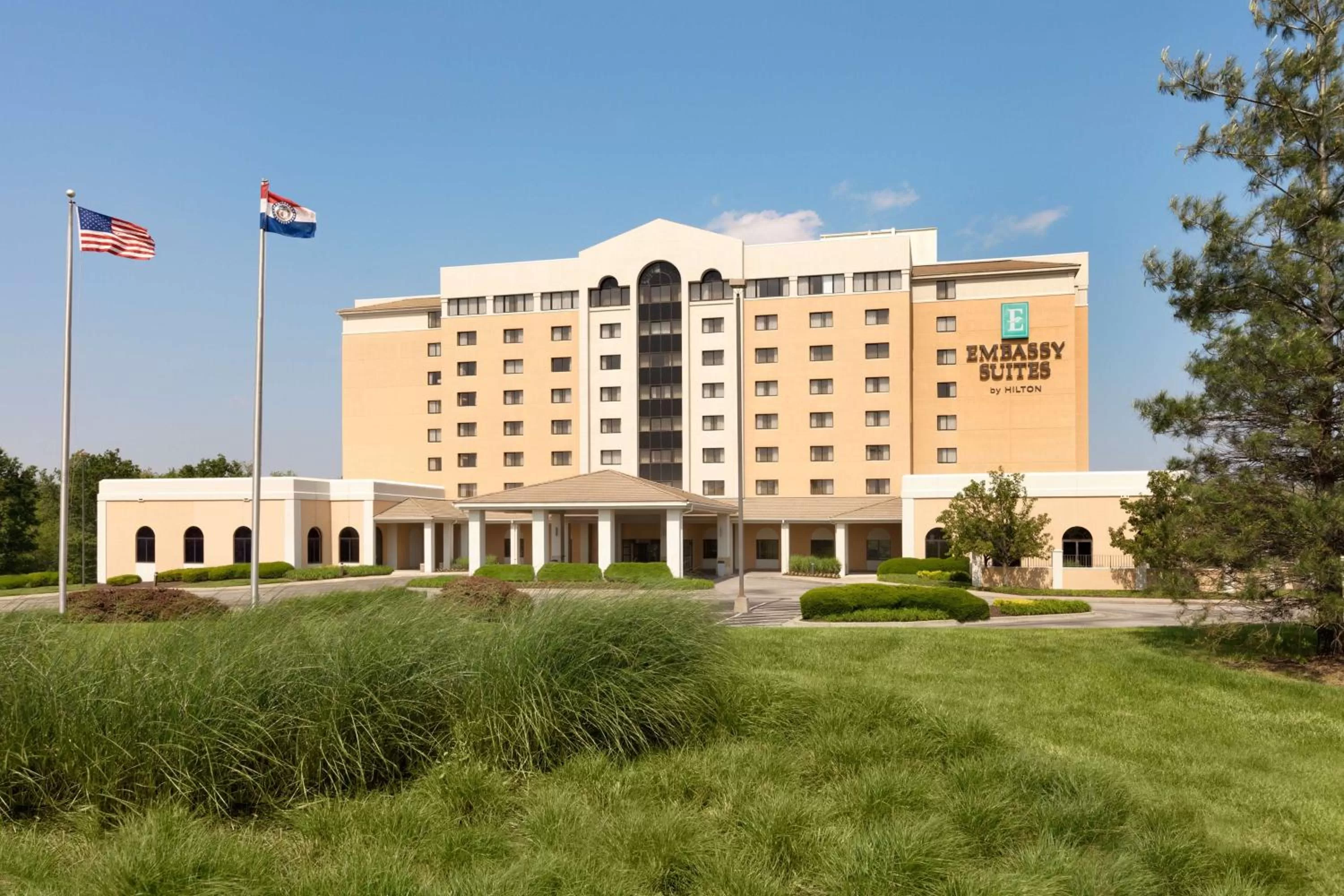 Property building in Embassy Suites by Hilton Kansas City International Airport