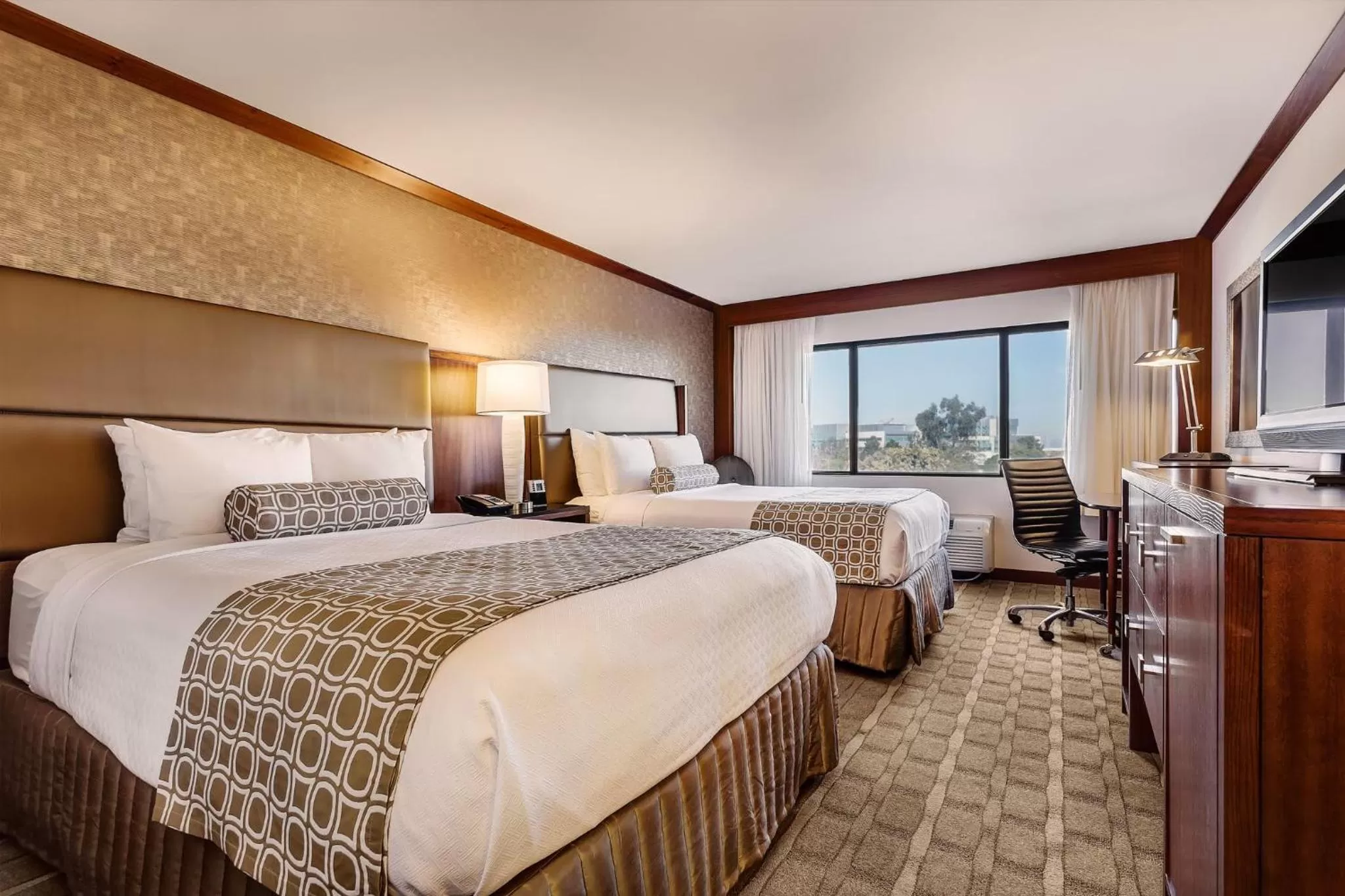 Bedroom, Bed in Crowne Plaza Hotel Foster City-San Mateo by IHG