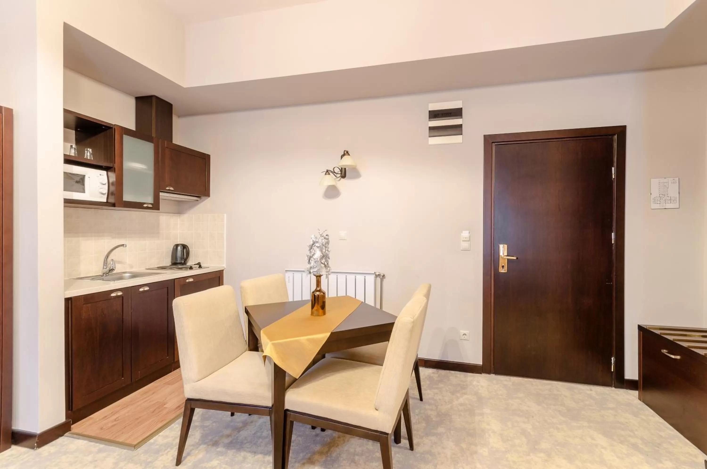 Kitchen or kitchenette in Hotel Aurum