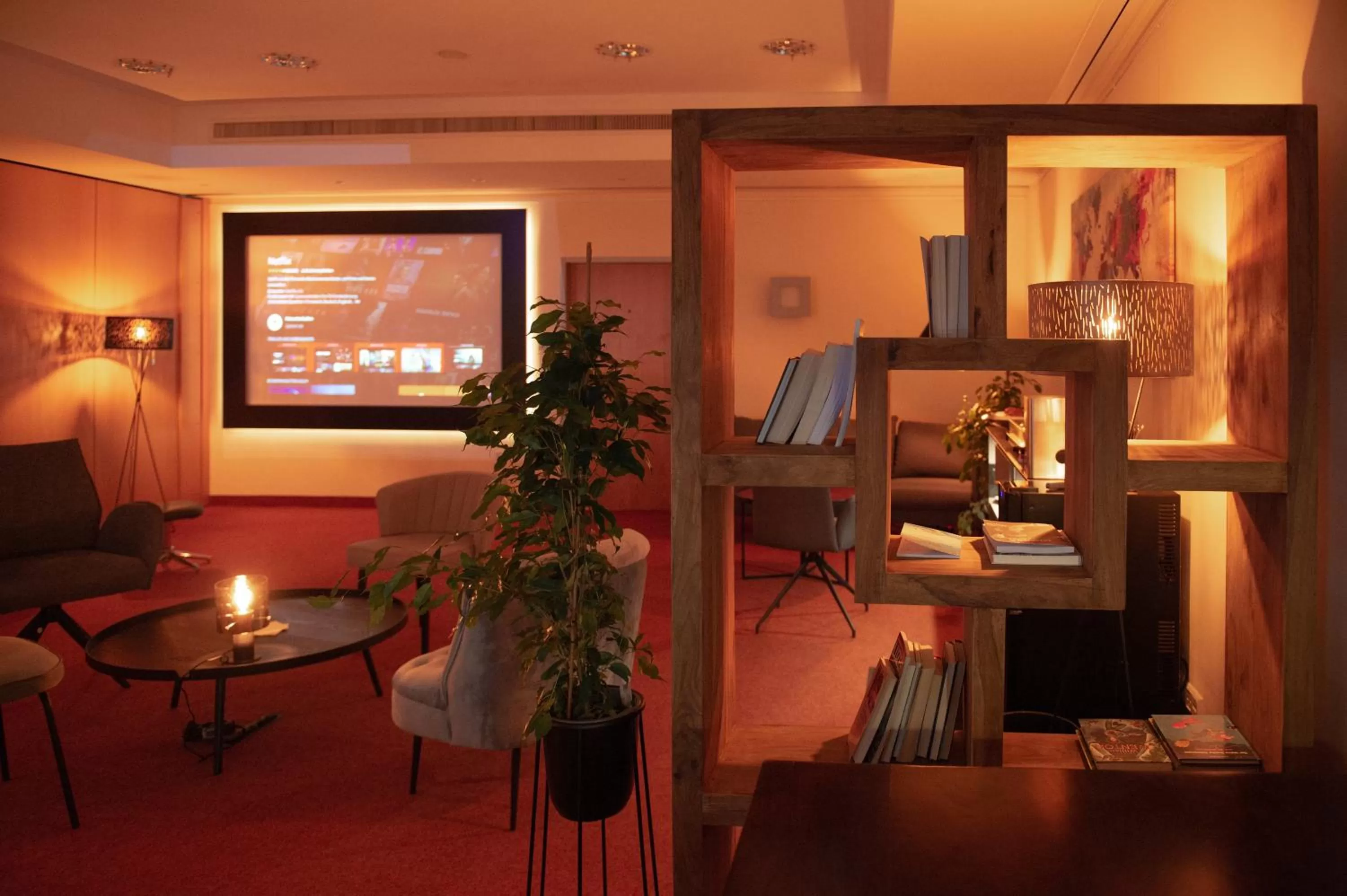 Restaurant/places to eat in Hotel Amadeus