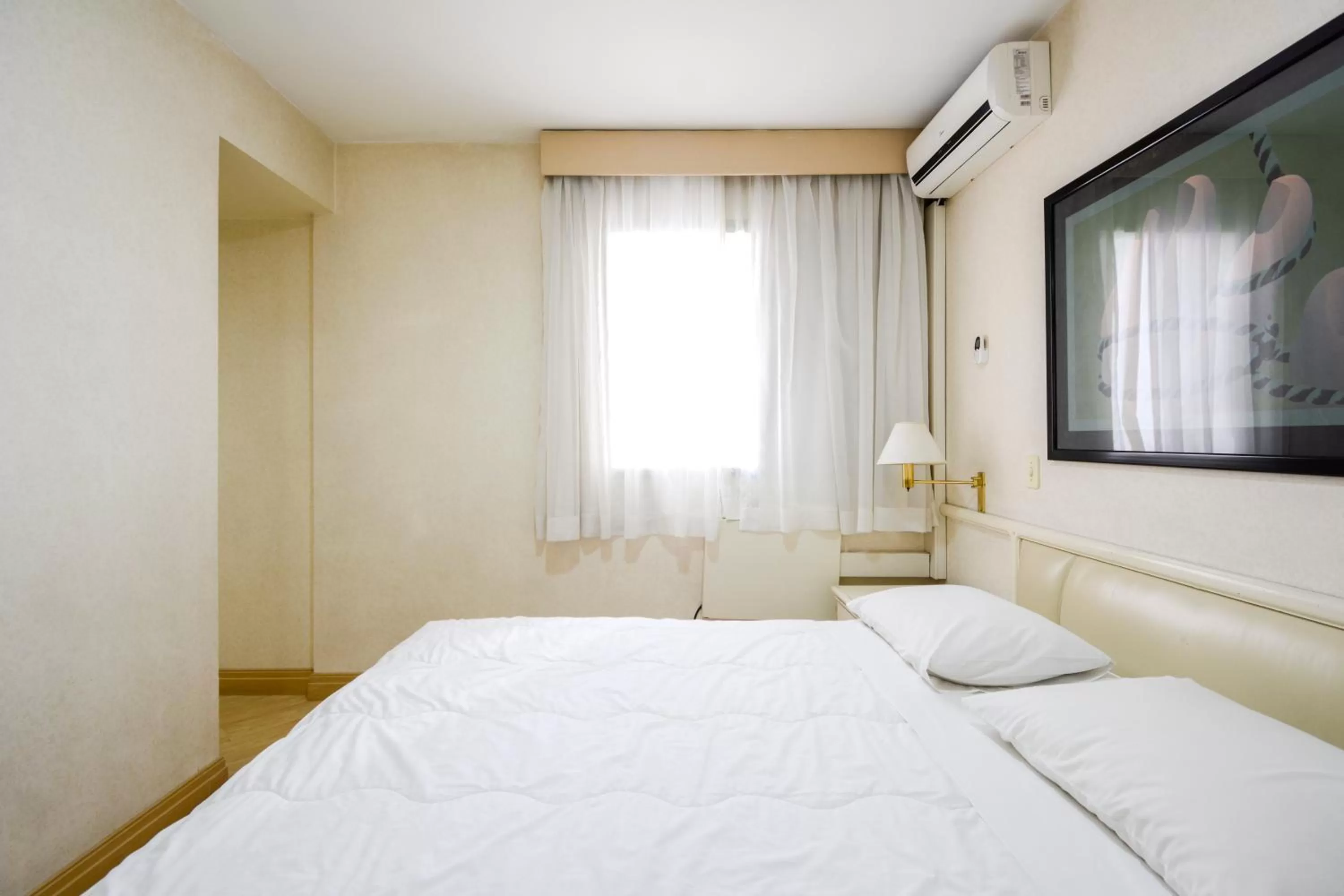Bed in Wall Street Apartments by BnbHost