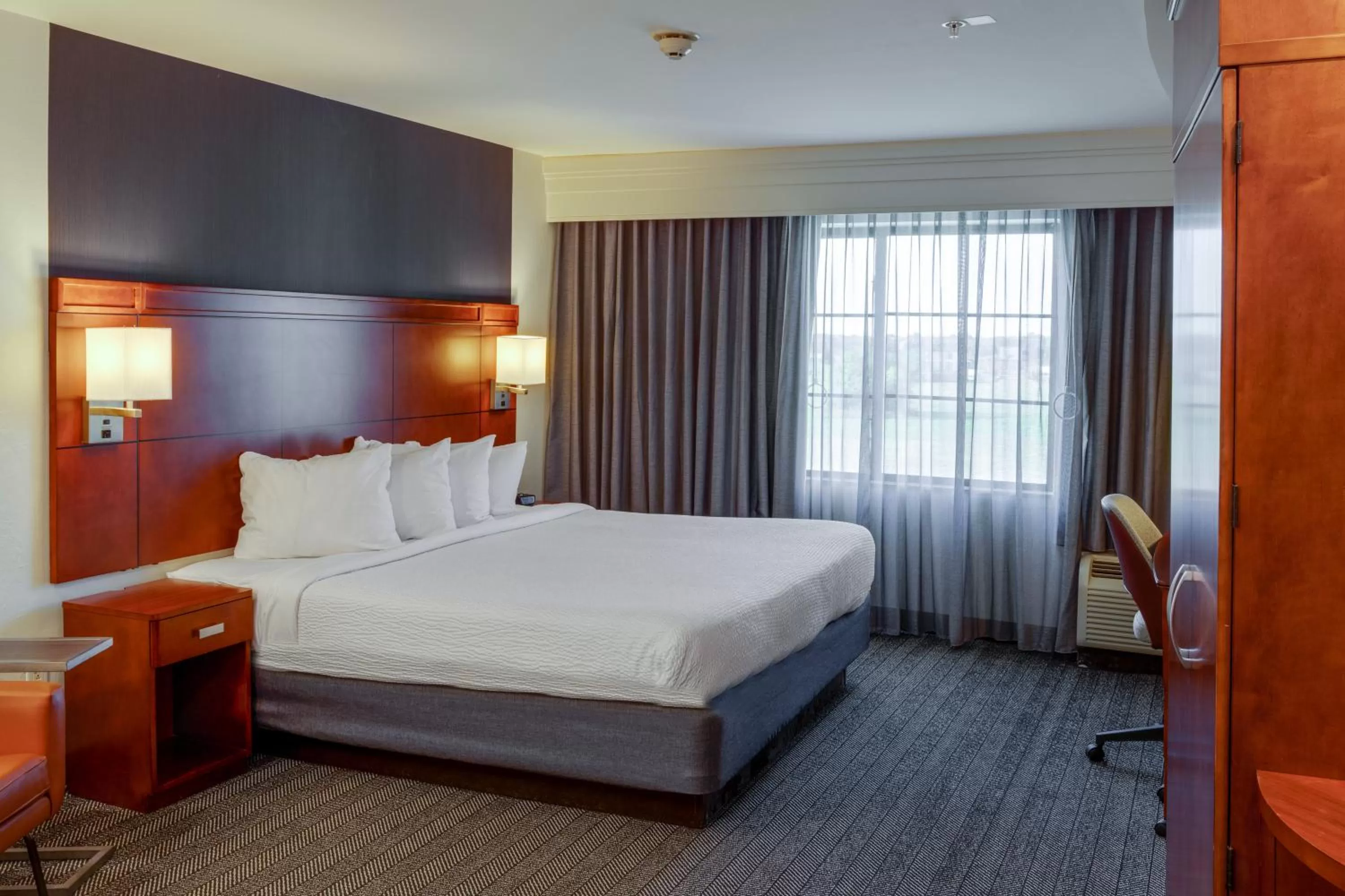 Guests, Bed in Courtyard by Marriott Oklahoma City North/Quail Springs