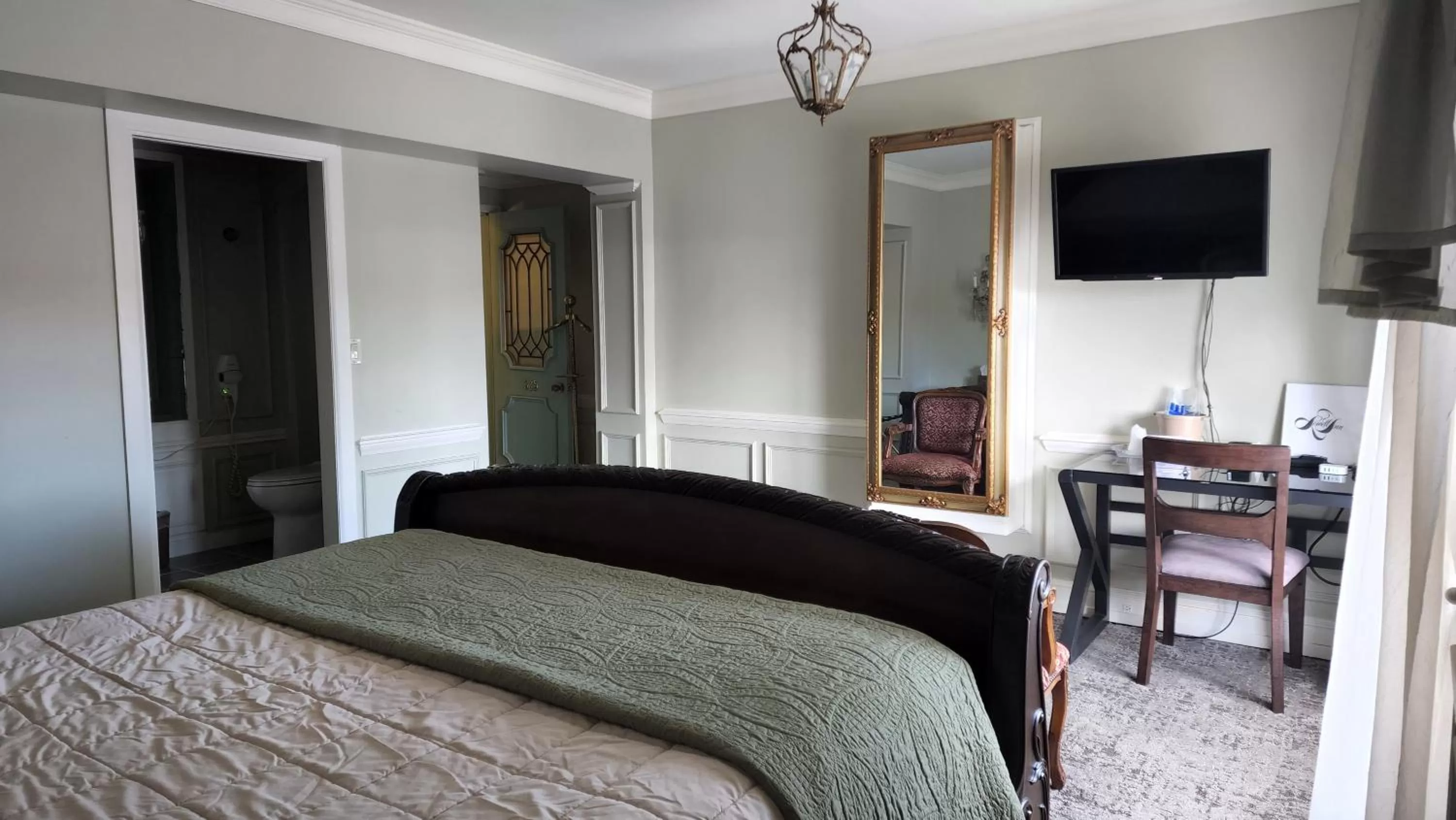 View (from property/room), Bed in Lowell Inn