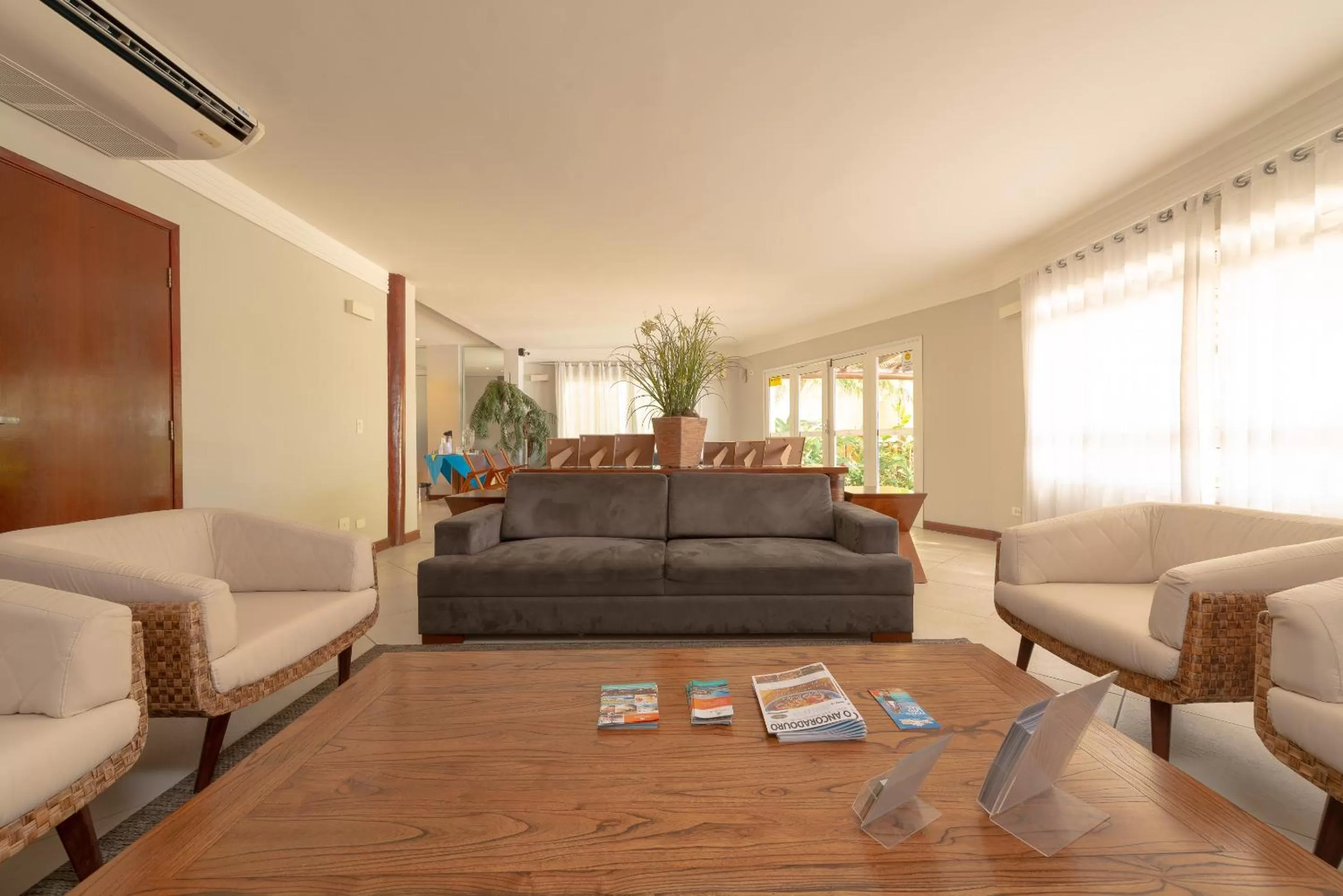 Seating area in Hotel Costa Norte Massaguaçu