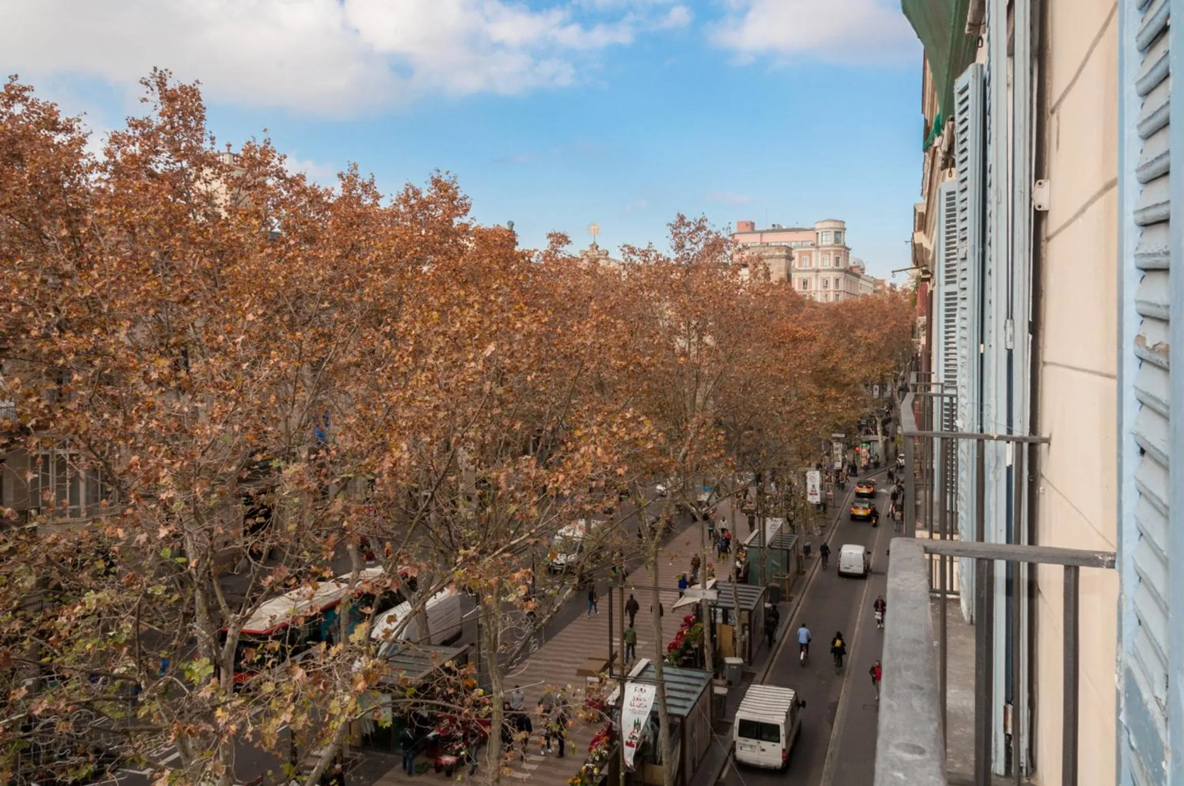 City view in Standbyme Ramblas