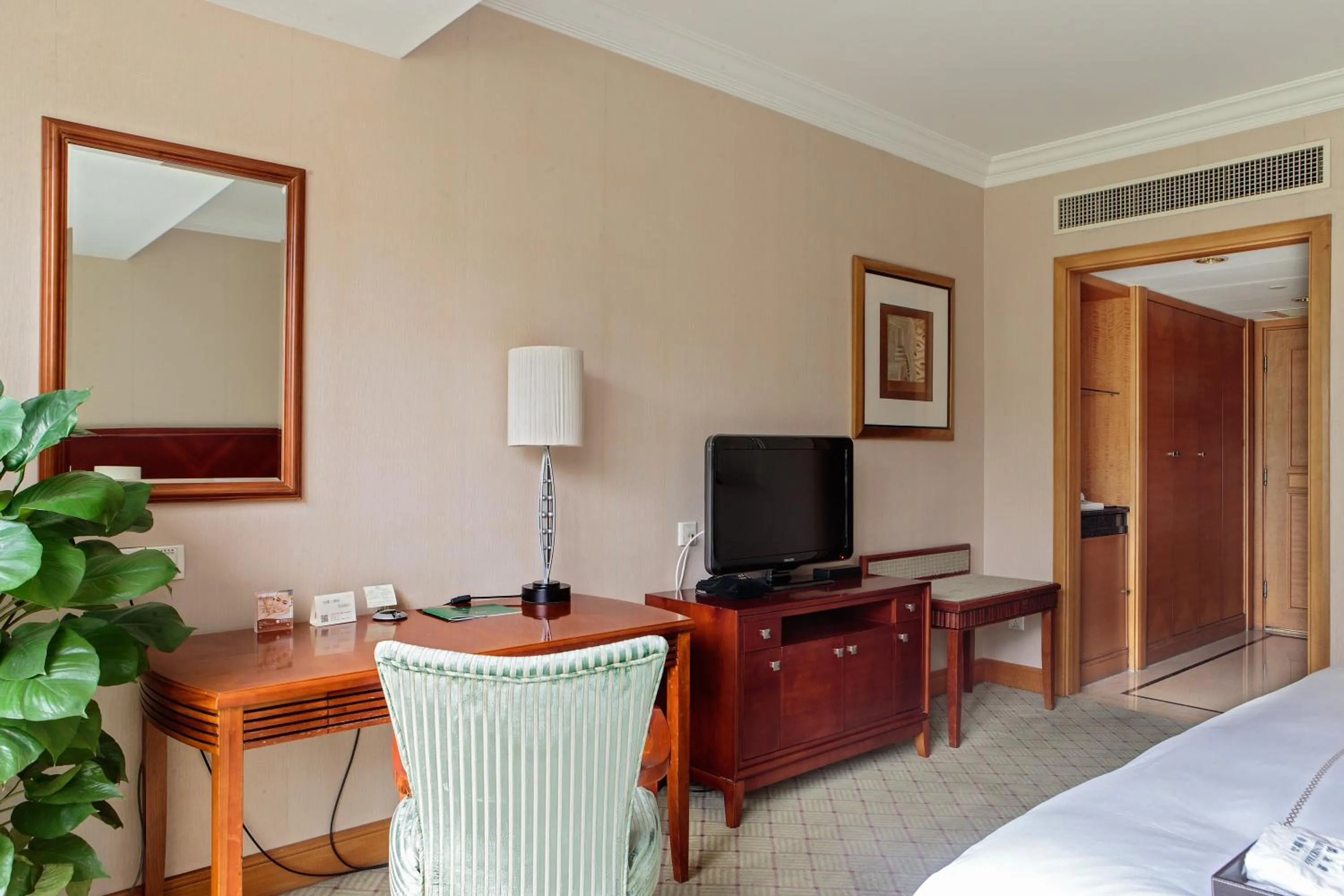 bunk bed, Bed in Hong Qiao State Guest House