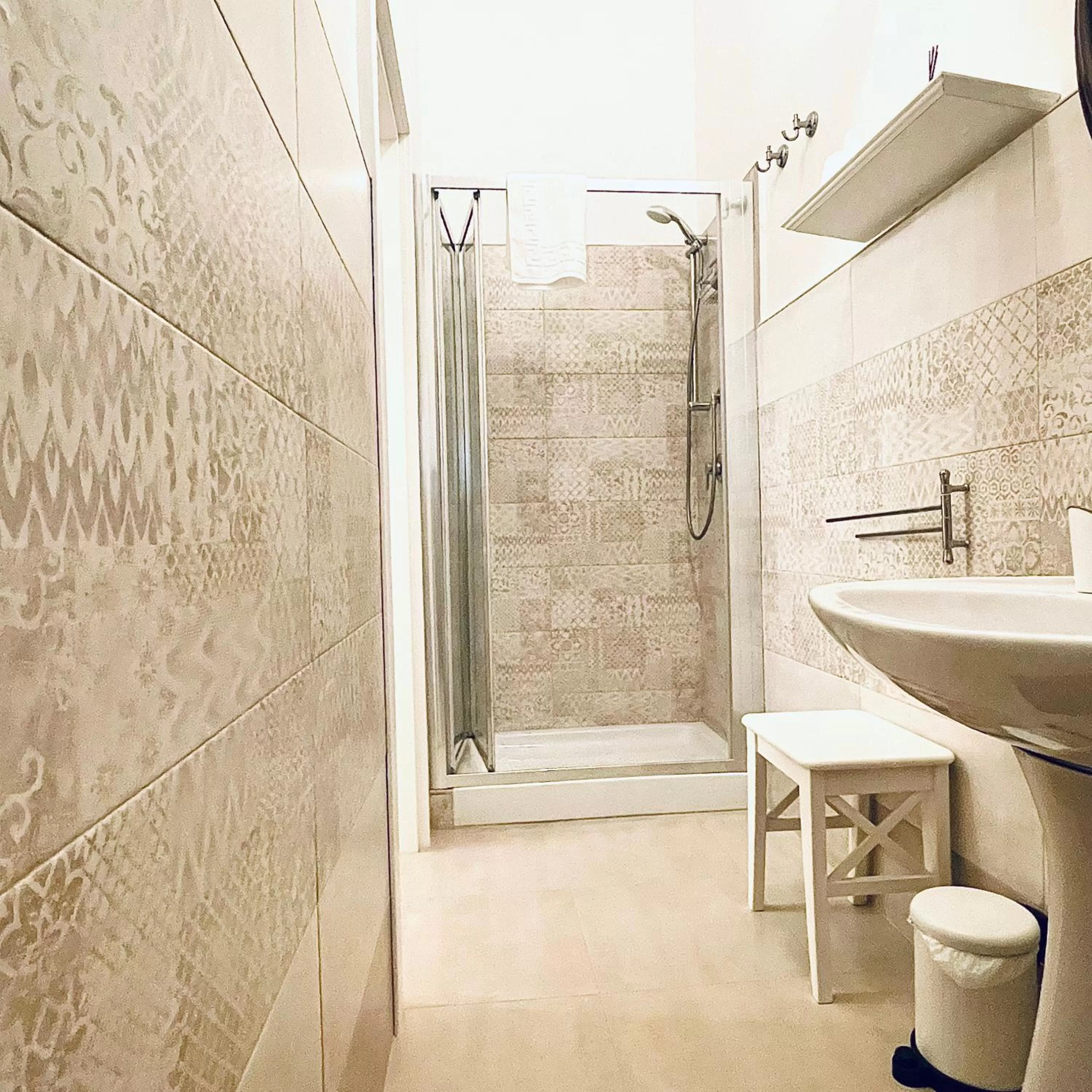 Shower, Bathroom in Bed & Breakfast Al Borgo Antico