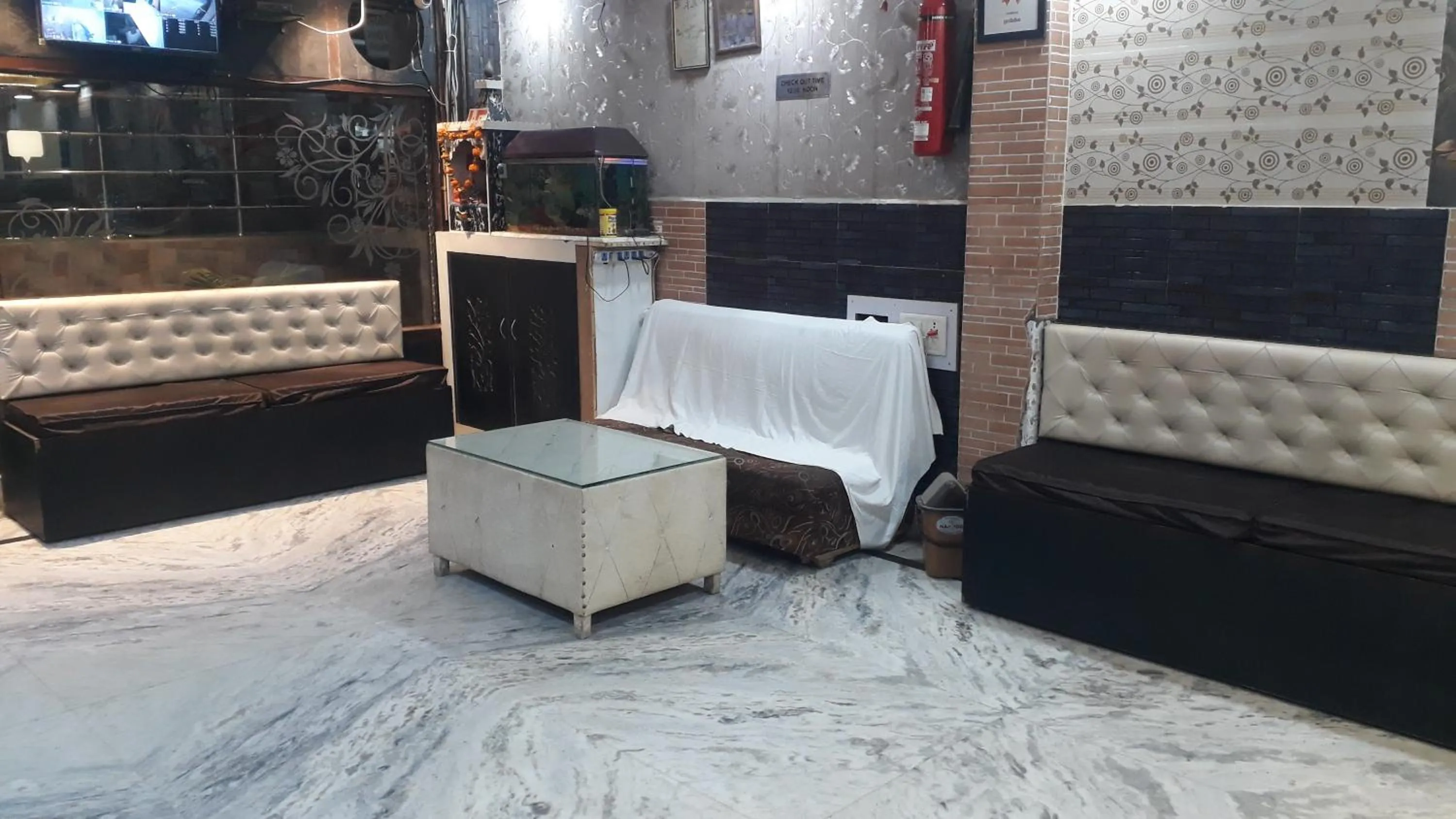 Lobby or reception in HOTEL SARWAN