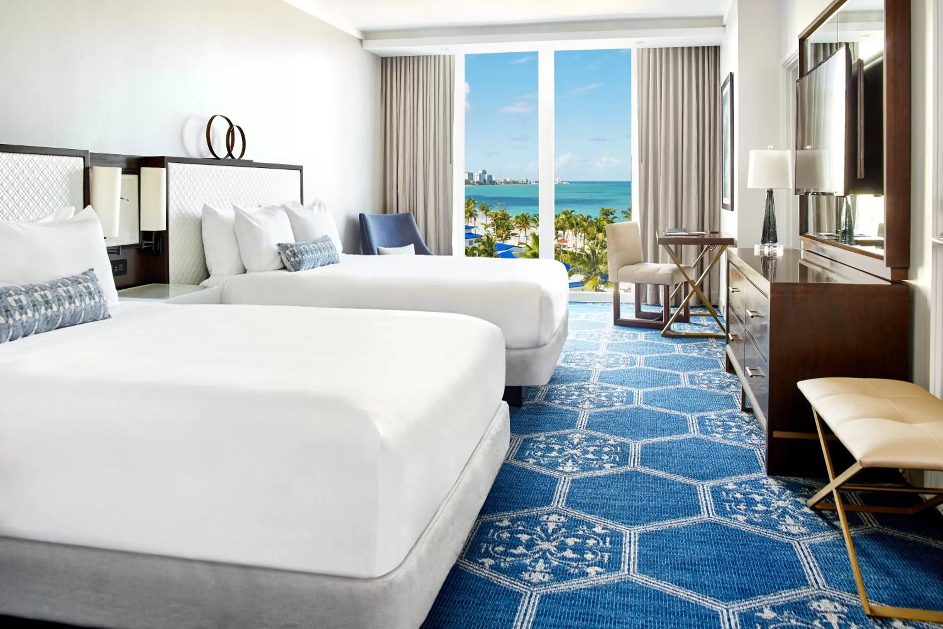 Photo of the whole room, Bed in Fairmont El San Juan Hotel