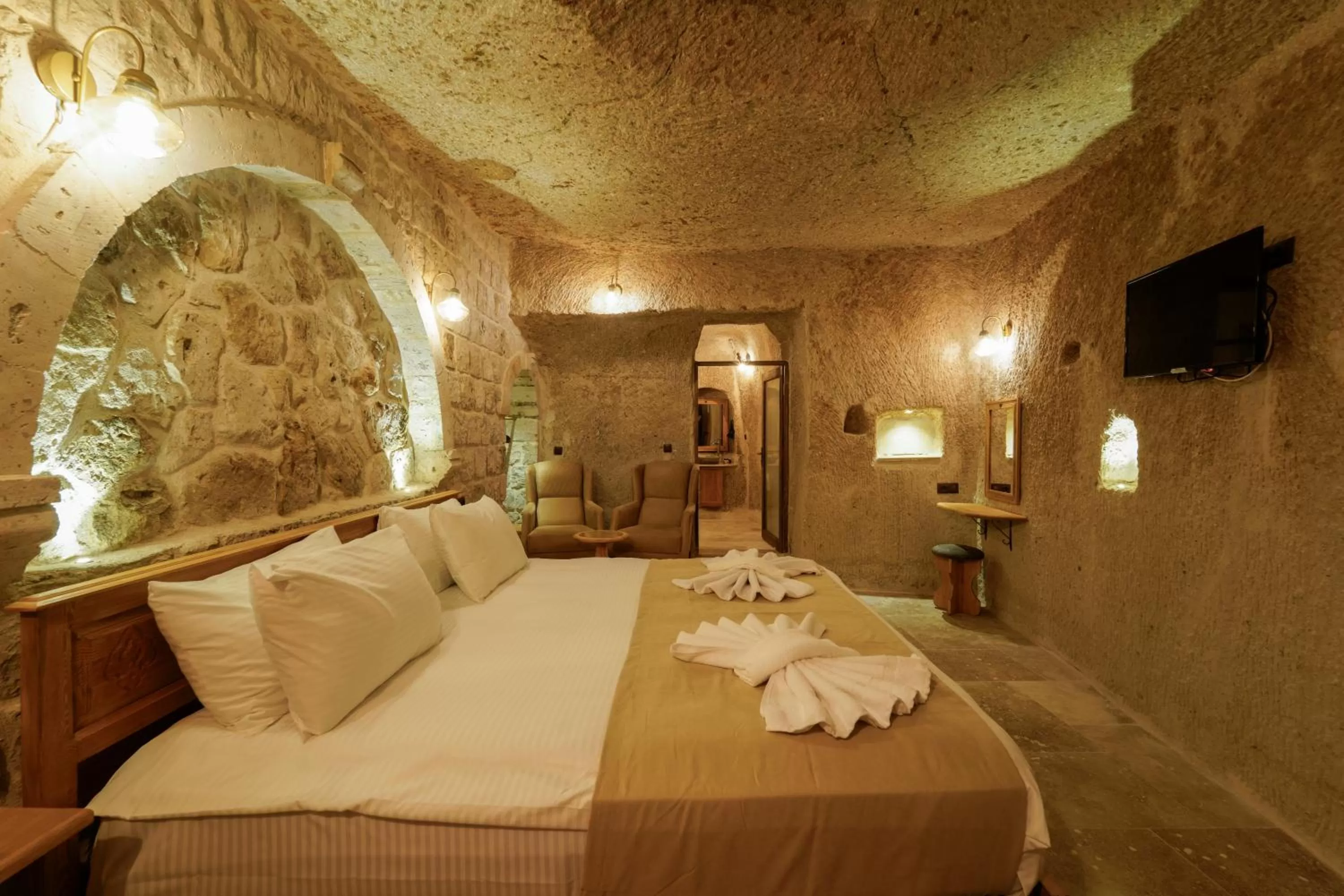 Photo of the whole room, Bed in Göreme Escape Cave