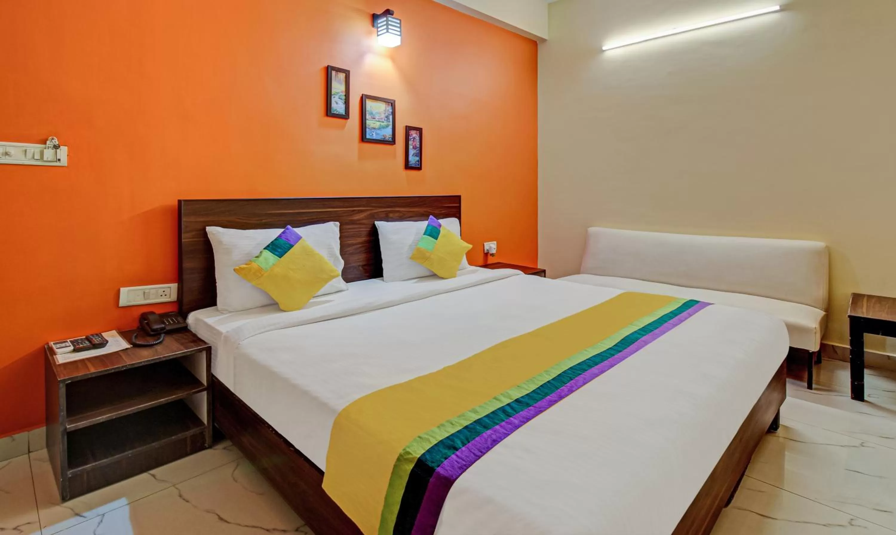 Itsy By Treebo - Royal Monarch