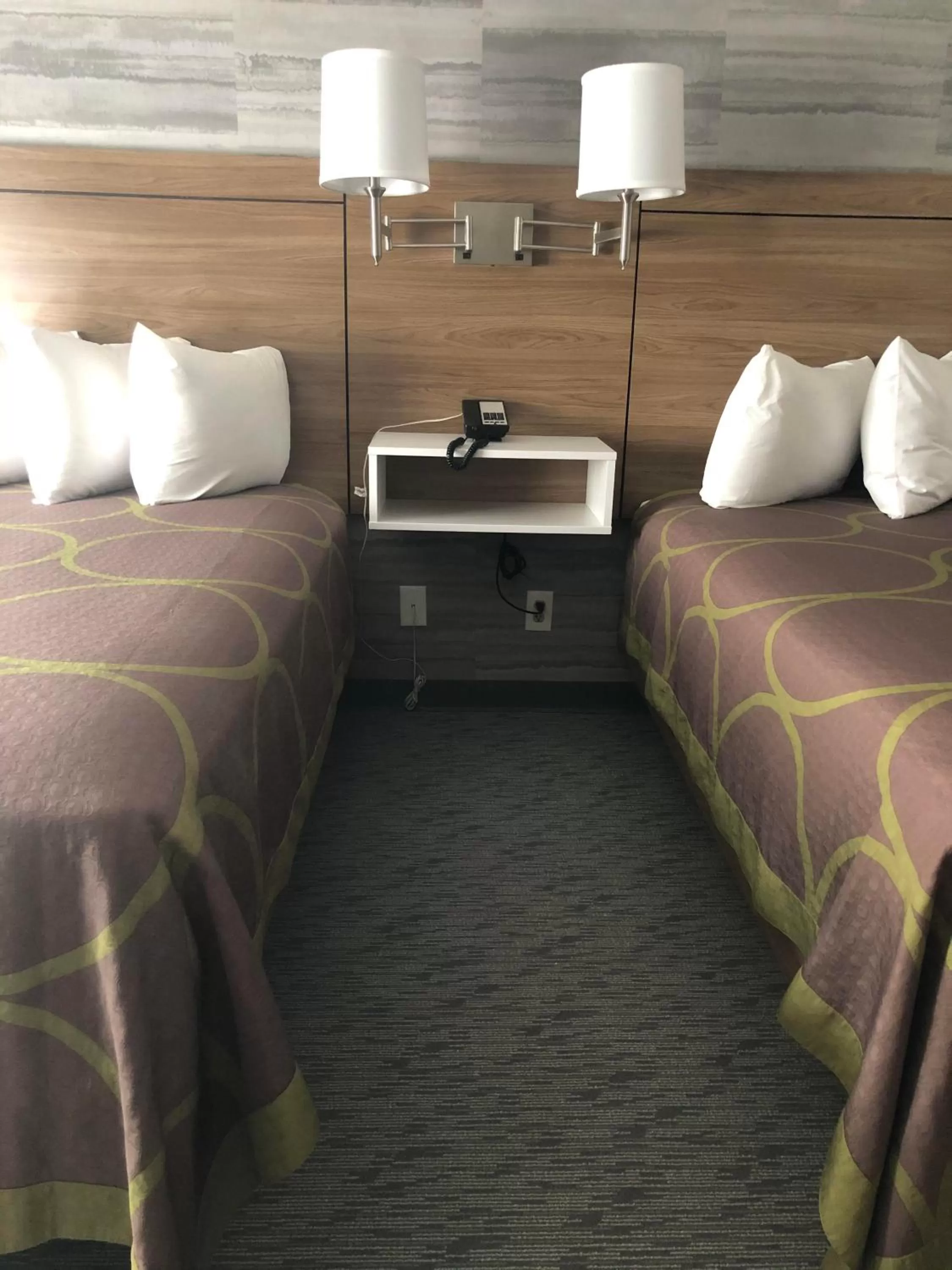 Bed in Super 8 by Wyndham Manchester Airport