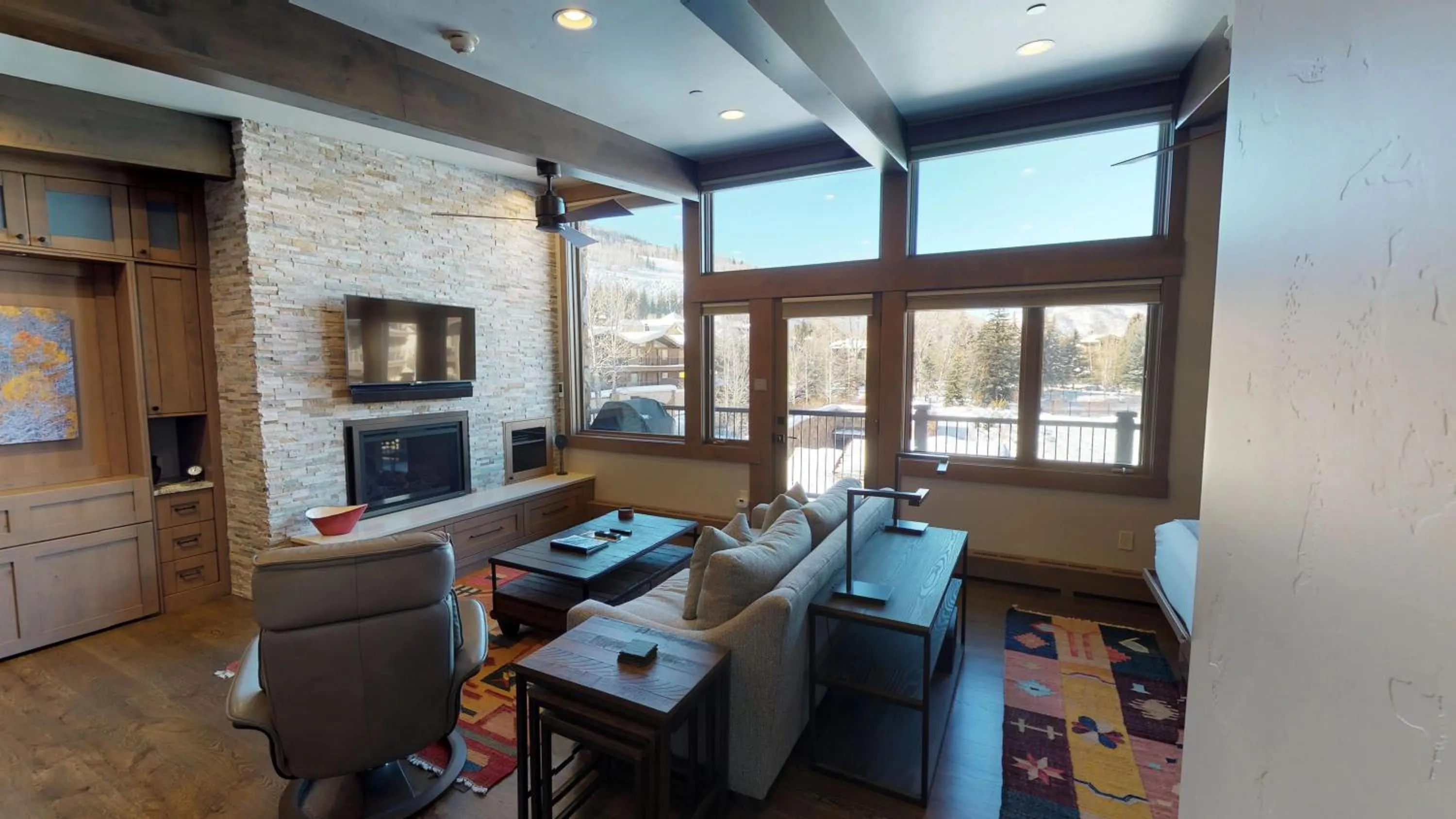 Communal lounge/ TV room in Manor Vail Lodge