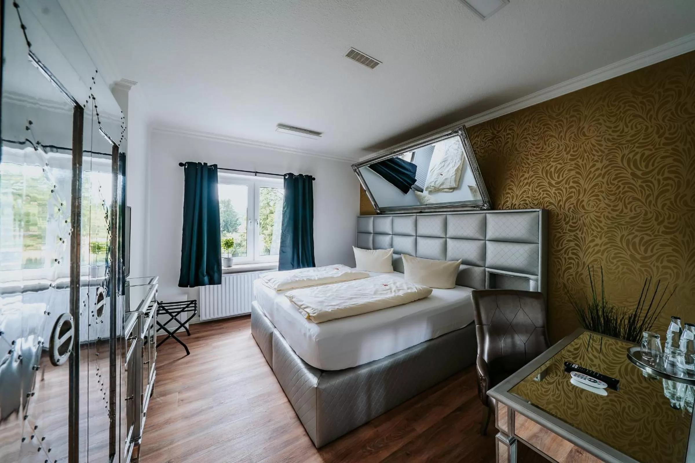 Photo of the whole room, Bed in RobrookS Hotel Garni