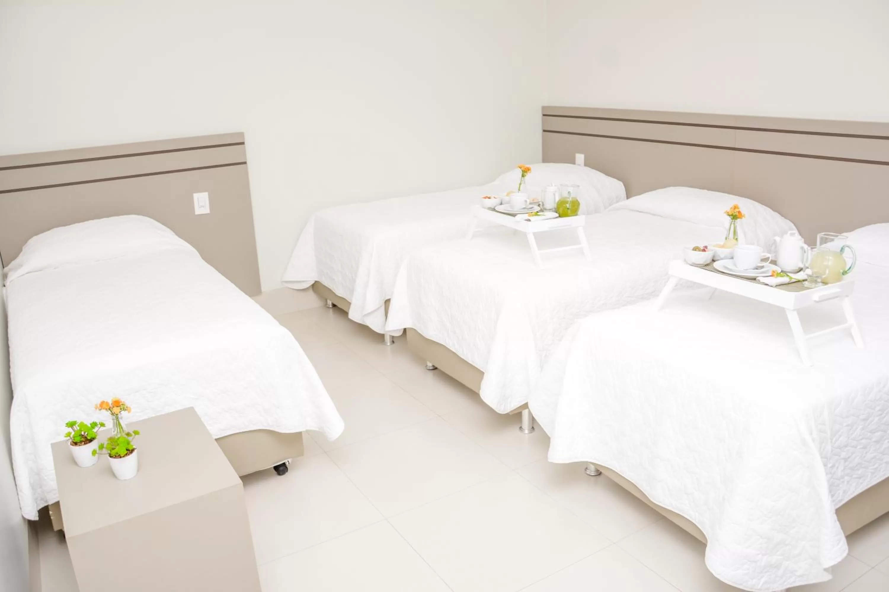 Shower, Bed in Hotel Imperador