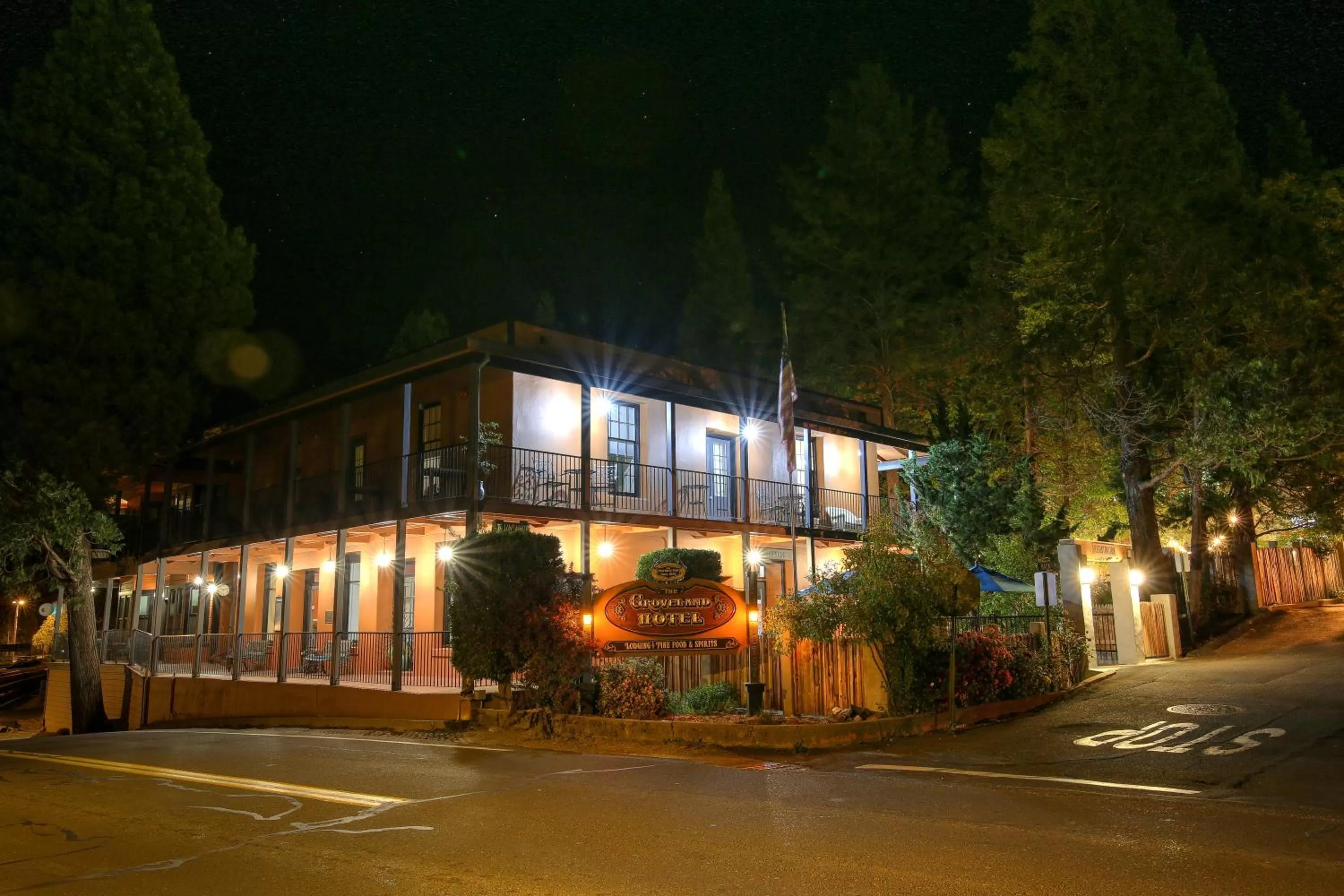 Facade/entrance in The Groveland Hotel