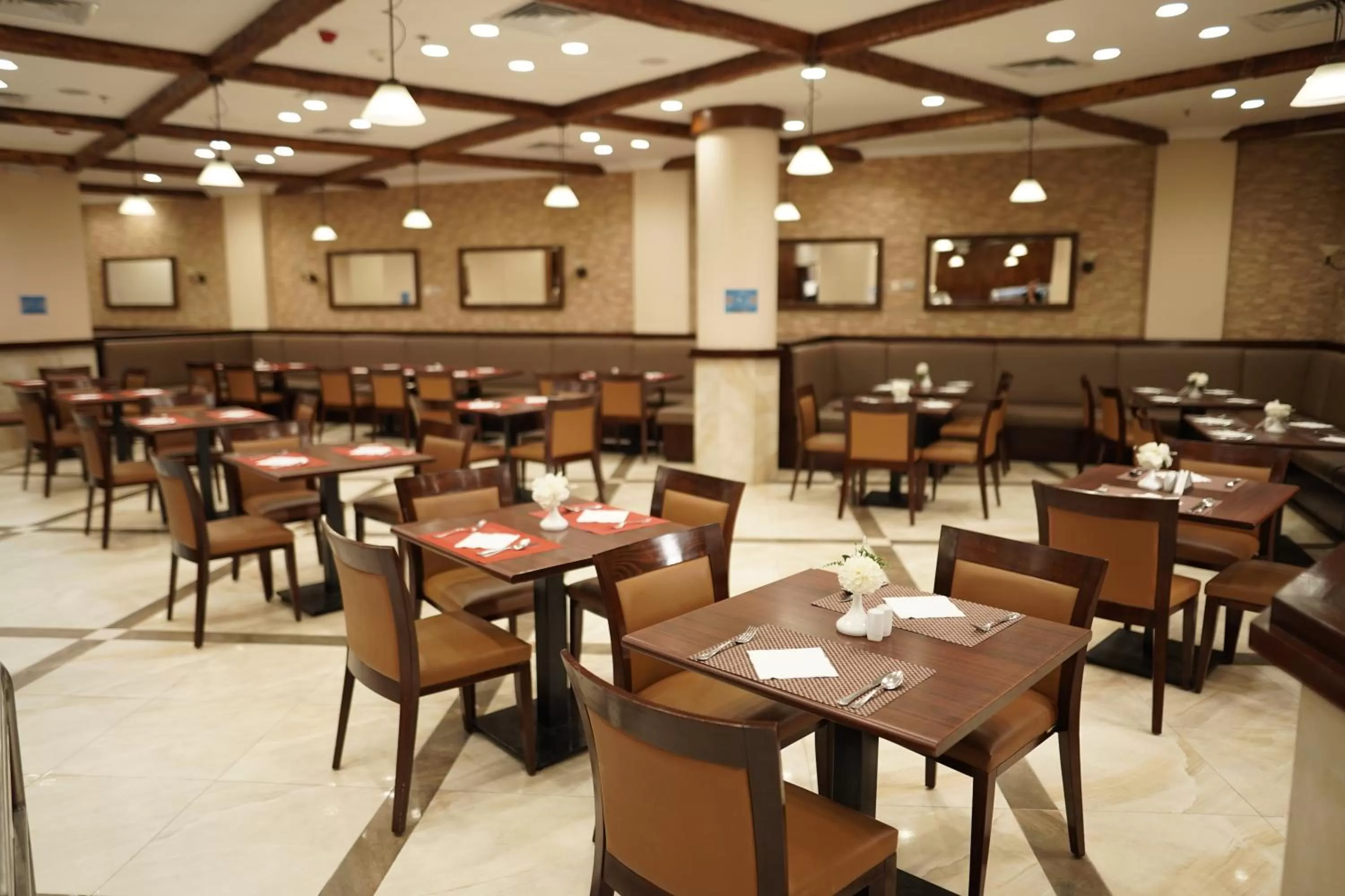 Restaurant/places to eat in The Grand Plaza Hotel Smouha
