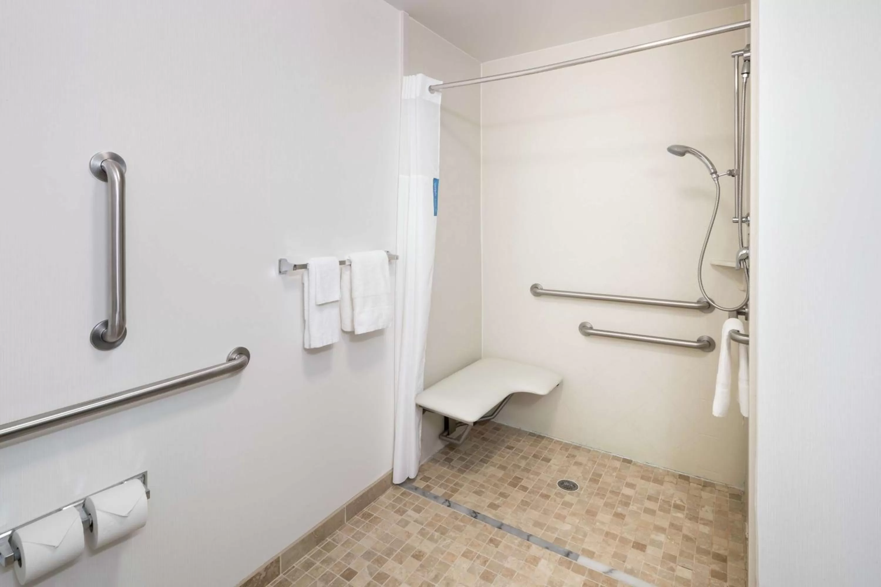 Bathroom in Hampton Inn & Suites Rochester-North