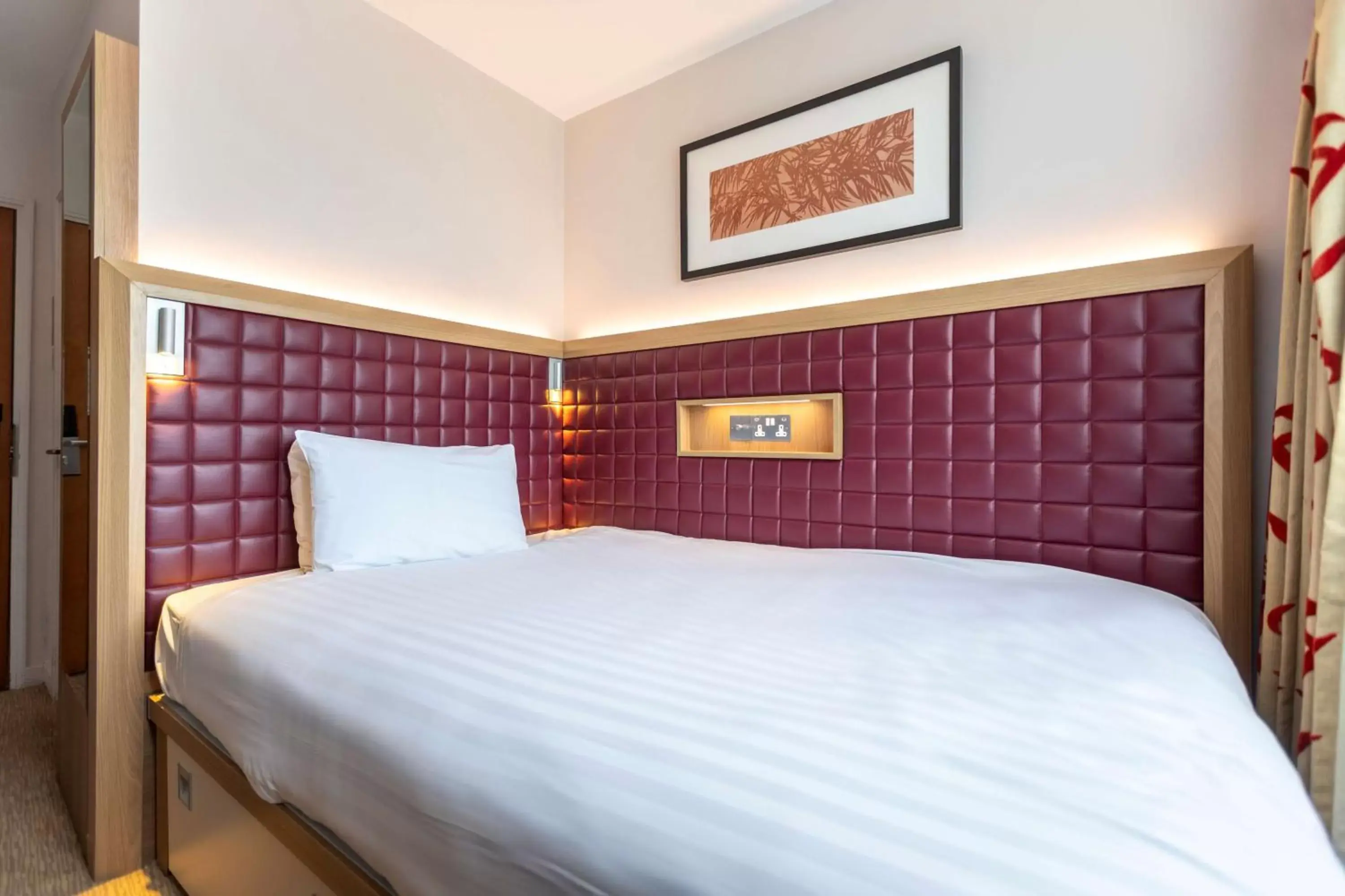 Cozy Double Room- Non Smoking in Birmingham Strathallan Hotel, BW Signature Collection Cozy Double Room- Non Smoking in Birmingham Strathallan Hotel, BW Signature Collection