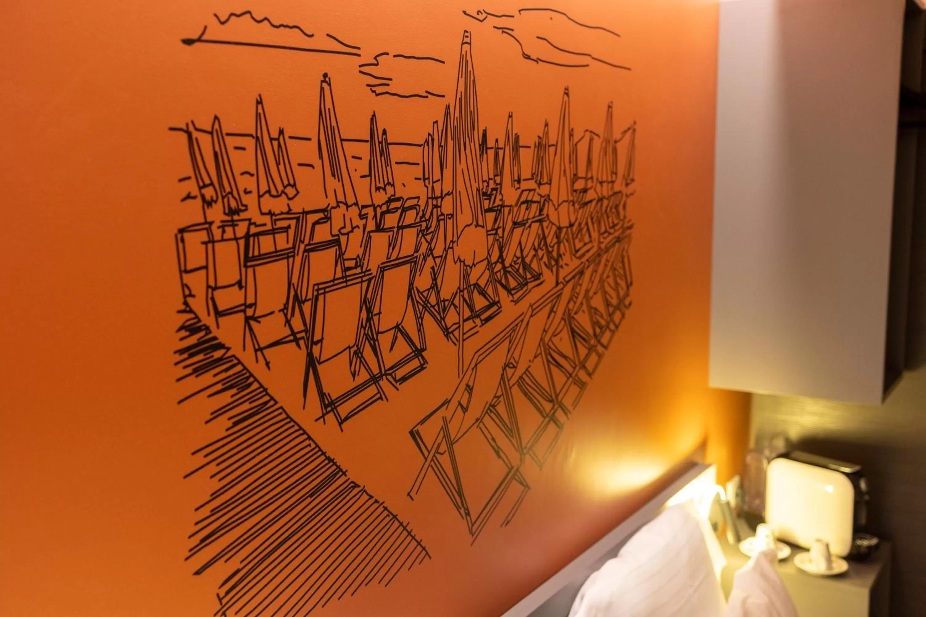 Bedroom in Hôtel restaurant Kyriad Fréjus