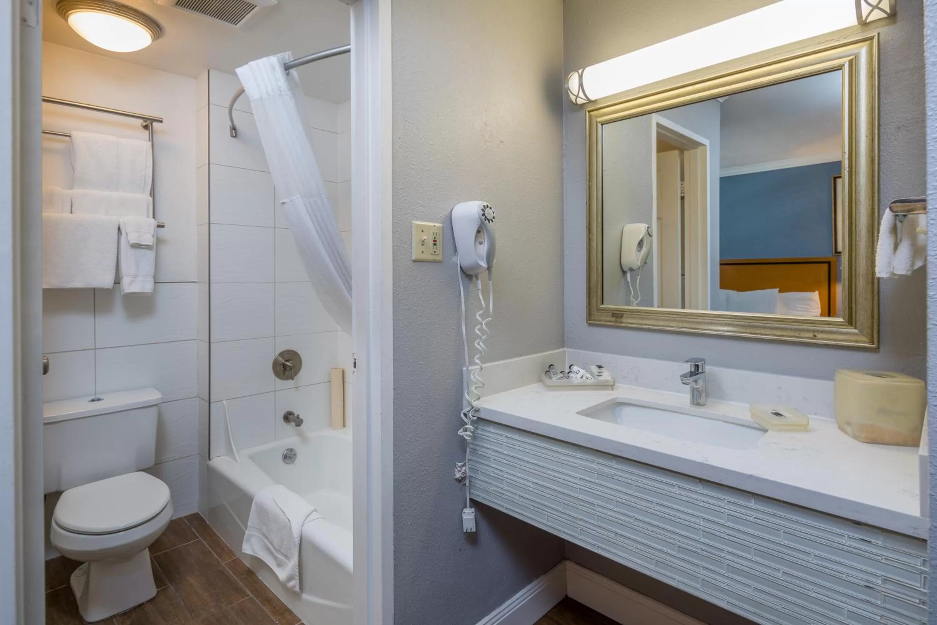 Bathroom in SOMA Park Inn