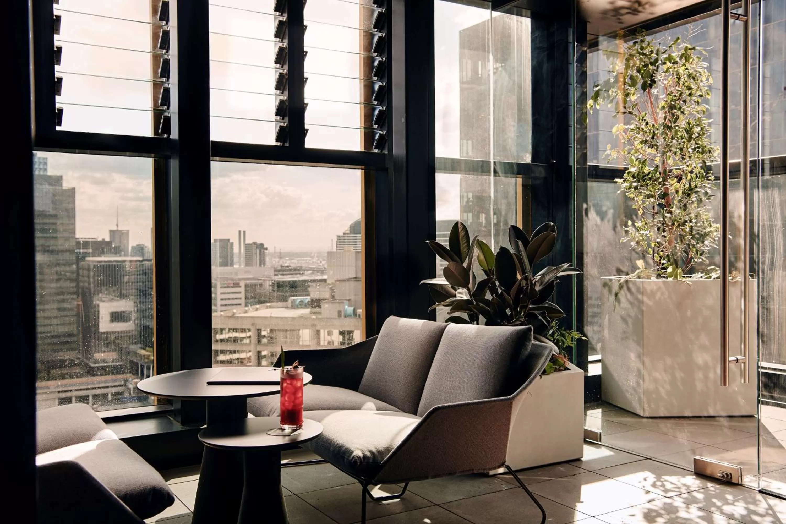 Lounge or bar in Quincy Hotel Melbourne