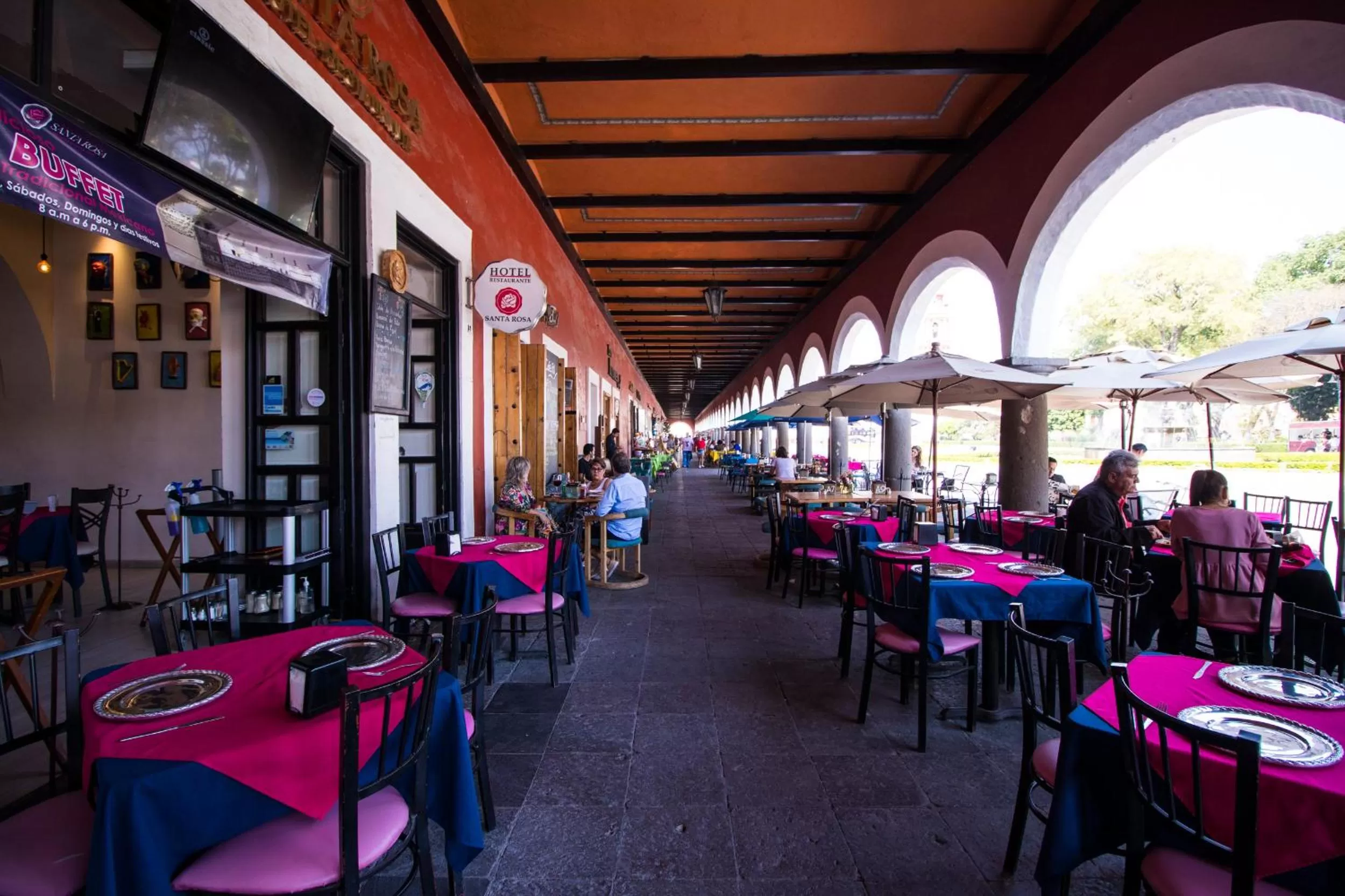 Restaurant/places to eat in Hotel Santa Rosa