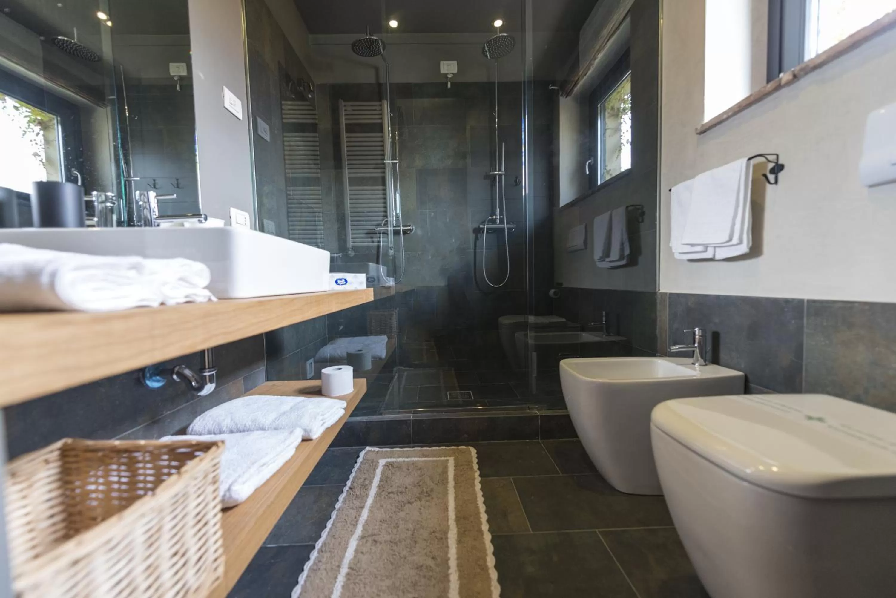 Day, Bathroom in Agriturismo Locanda Del Pesco