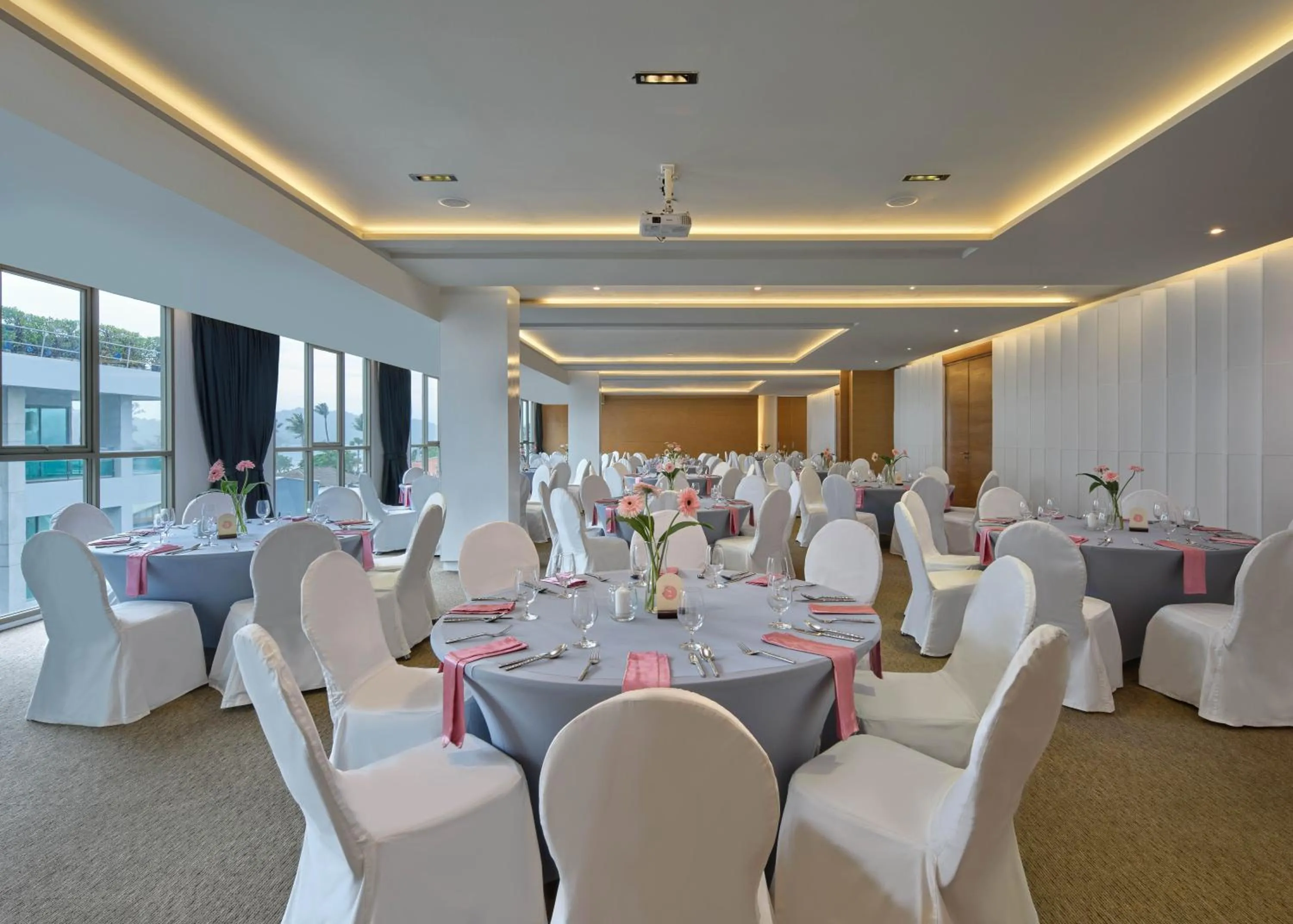 Restaurant/places to eat in The Kee Resort & Spa