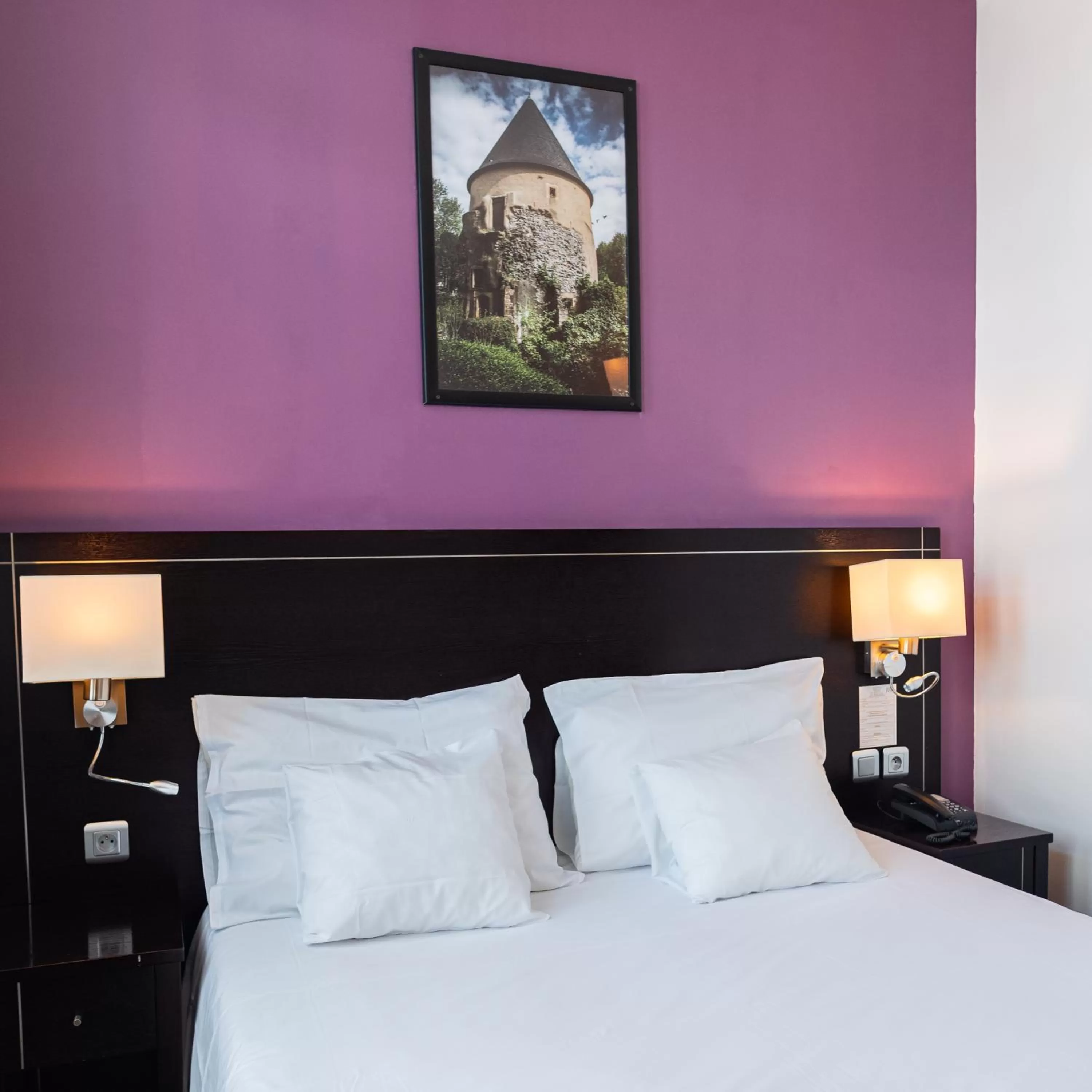 Bed in Hôtel Le Mondon Metz