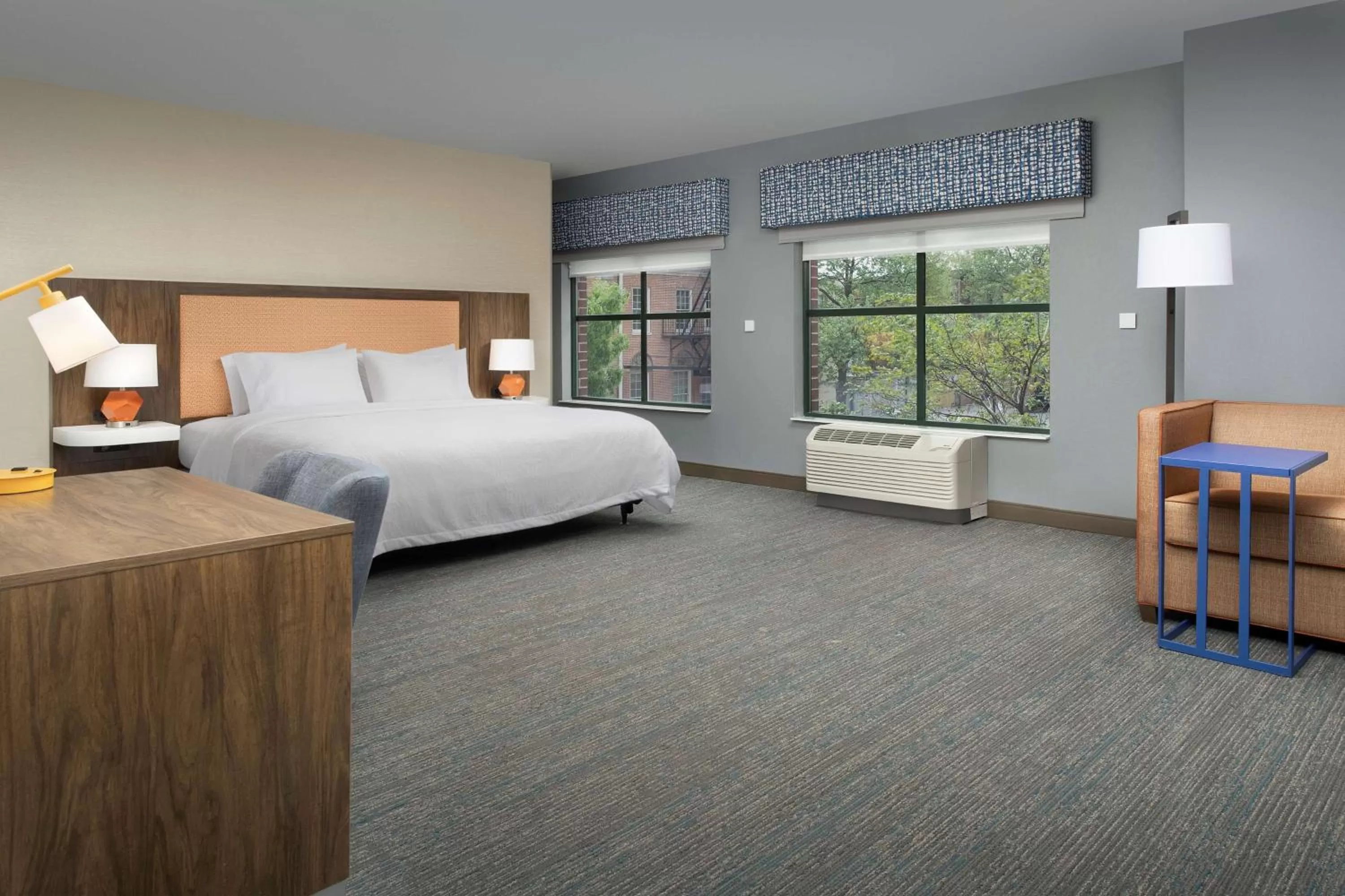 Living room, Bed in Hampton Inn Baltimore-Downtown-Convention Center