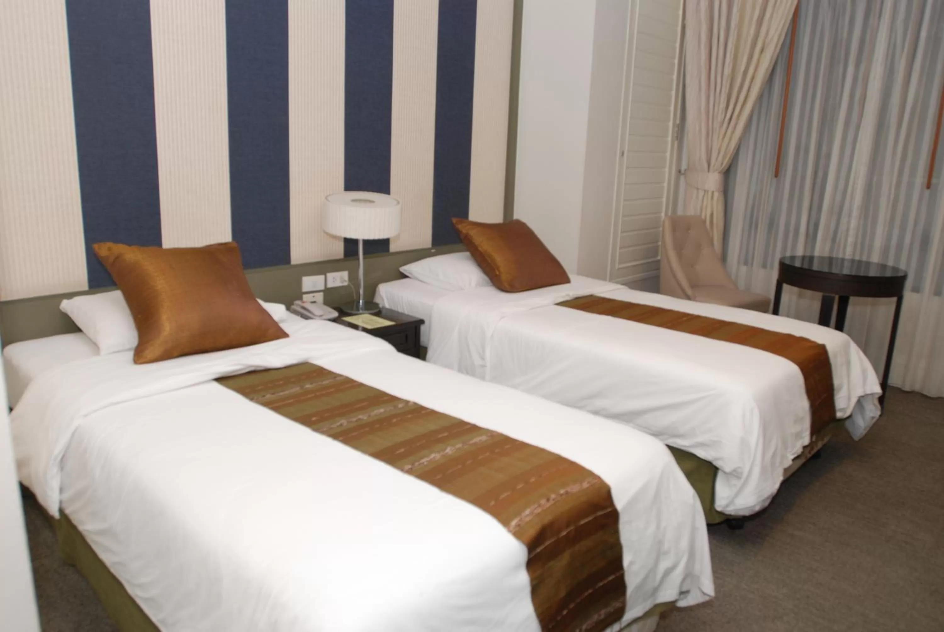 Photo of the whole room, Bed in Aphrodite Inn Bangkok