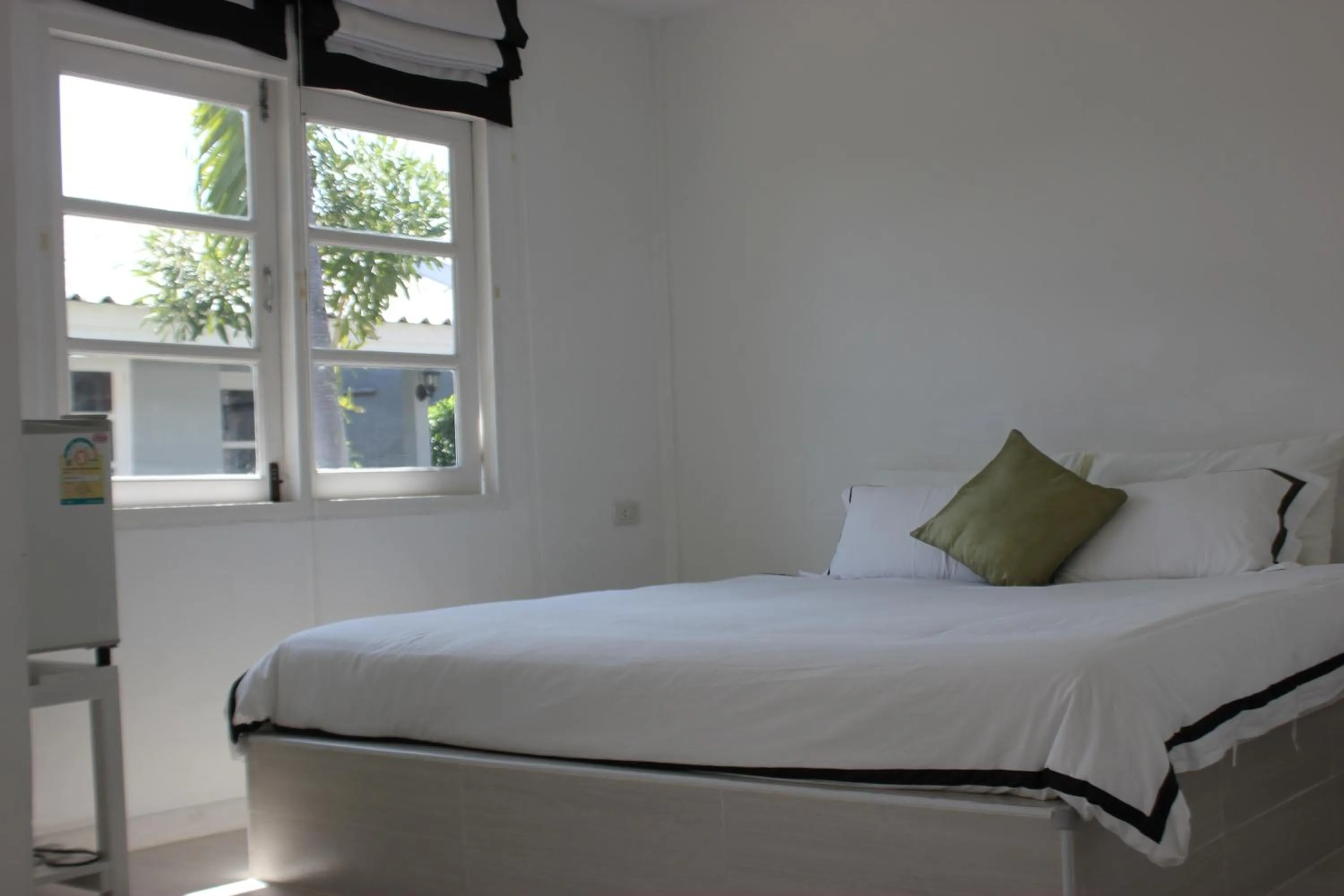 Bedroom, Bed in 1715 House - White Rhino