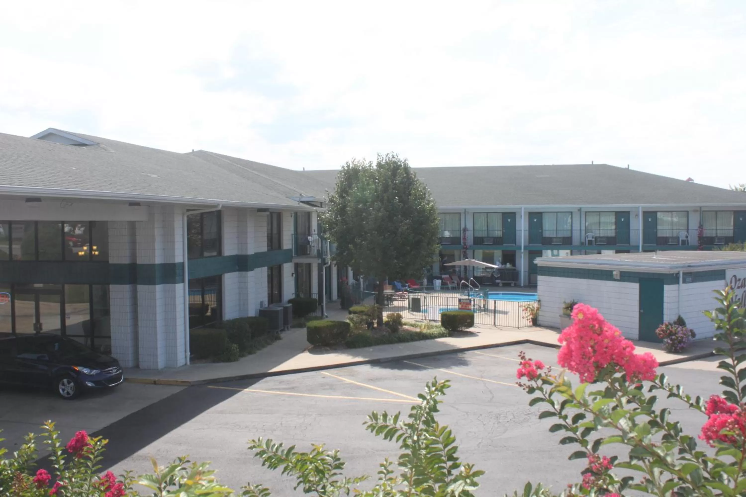Facade/entrance in Ozark Valley Inn