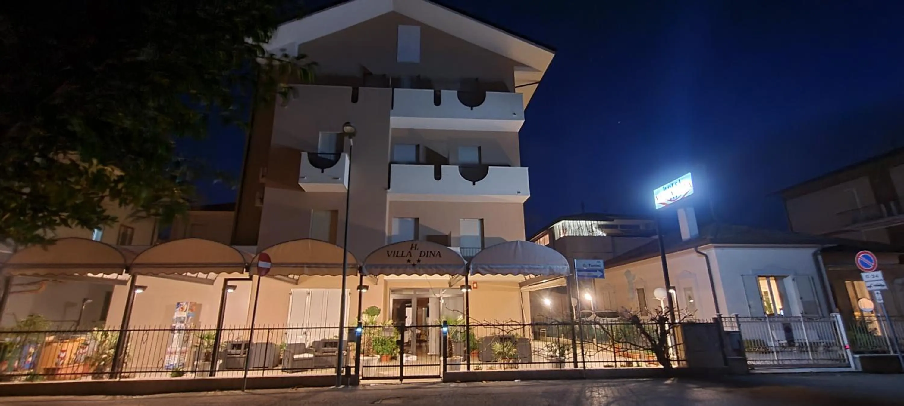 Property building in Hotel Villa Dina