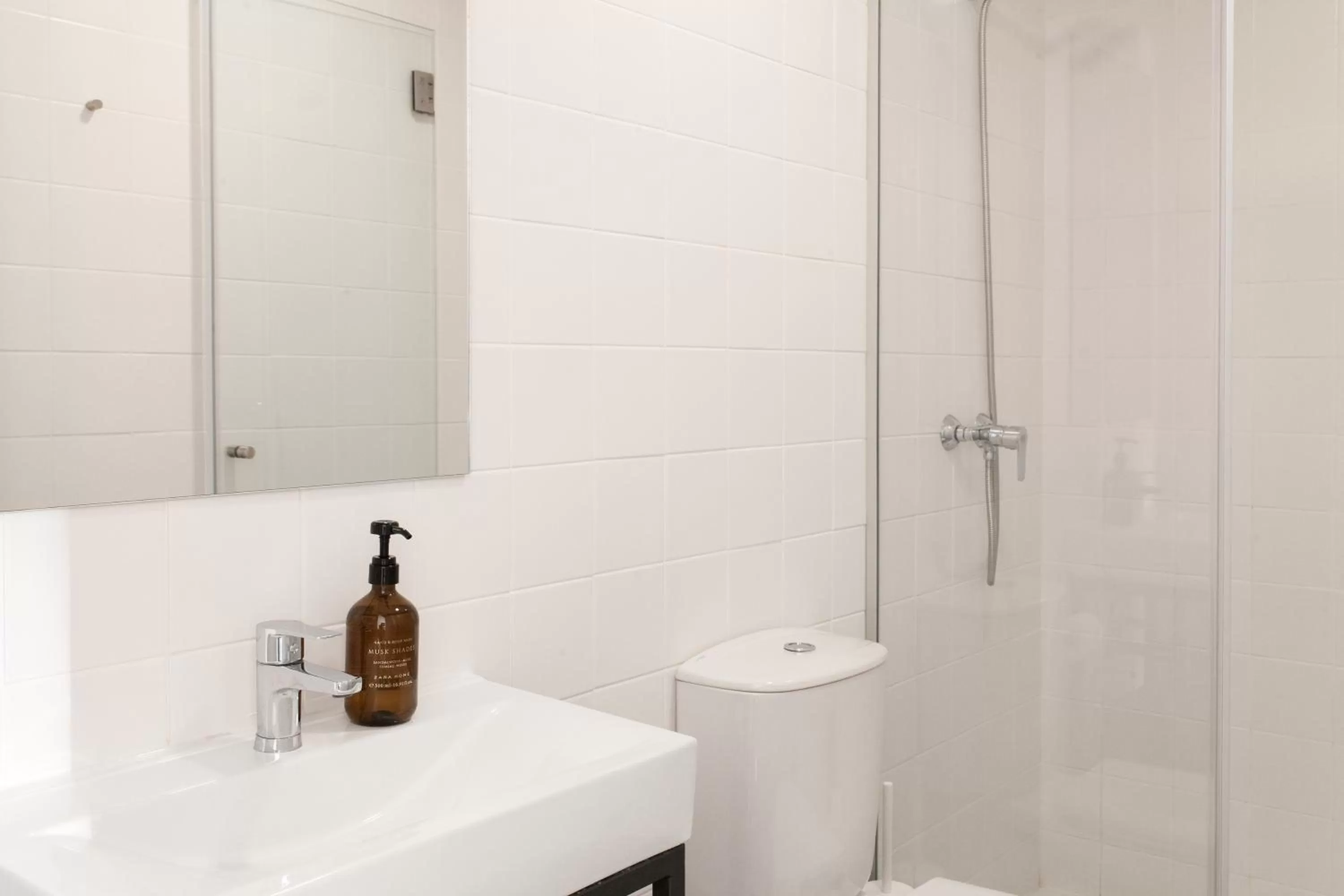 Shower, Bathroom in Alameda Suites @ Porto River