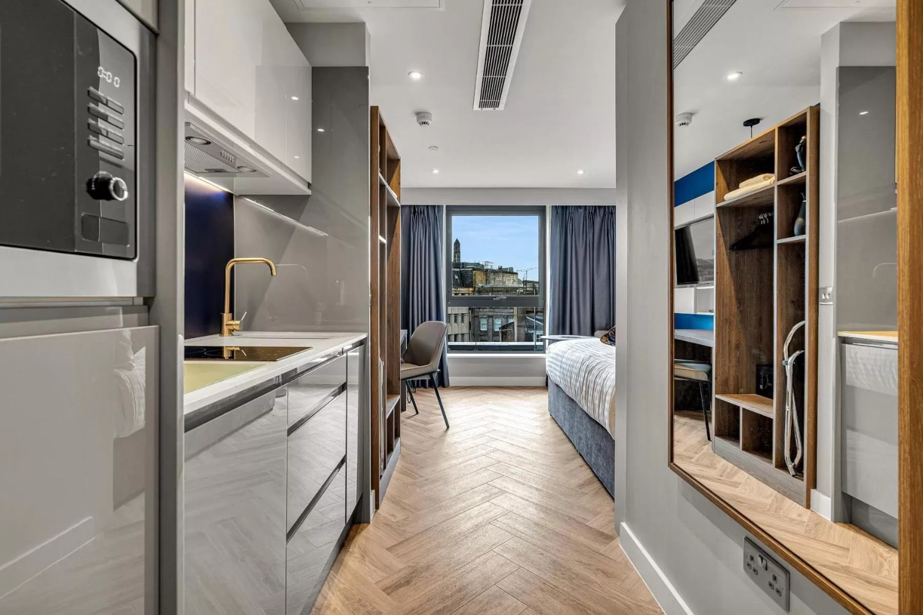 Kitchen or kitchenette in Roomzzz Edinburgh