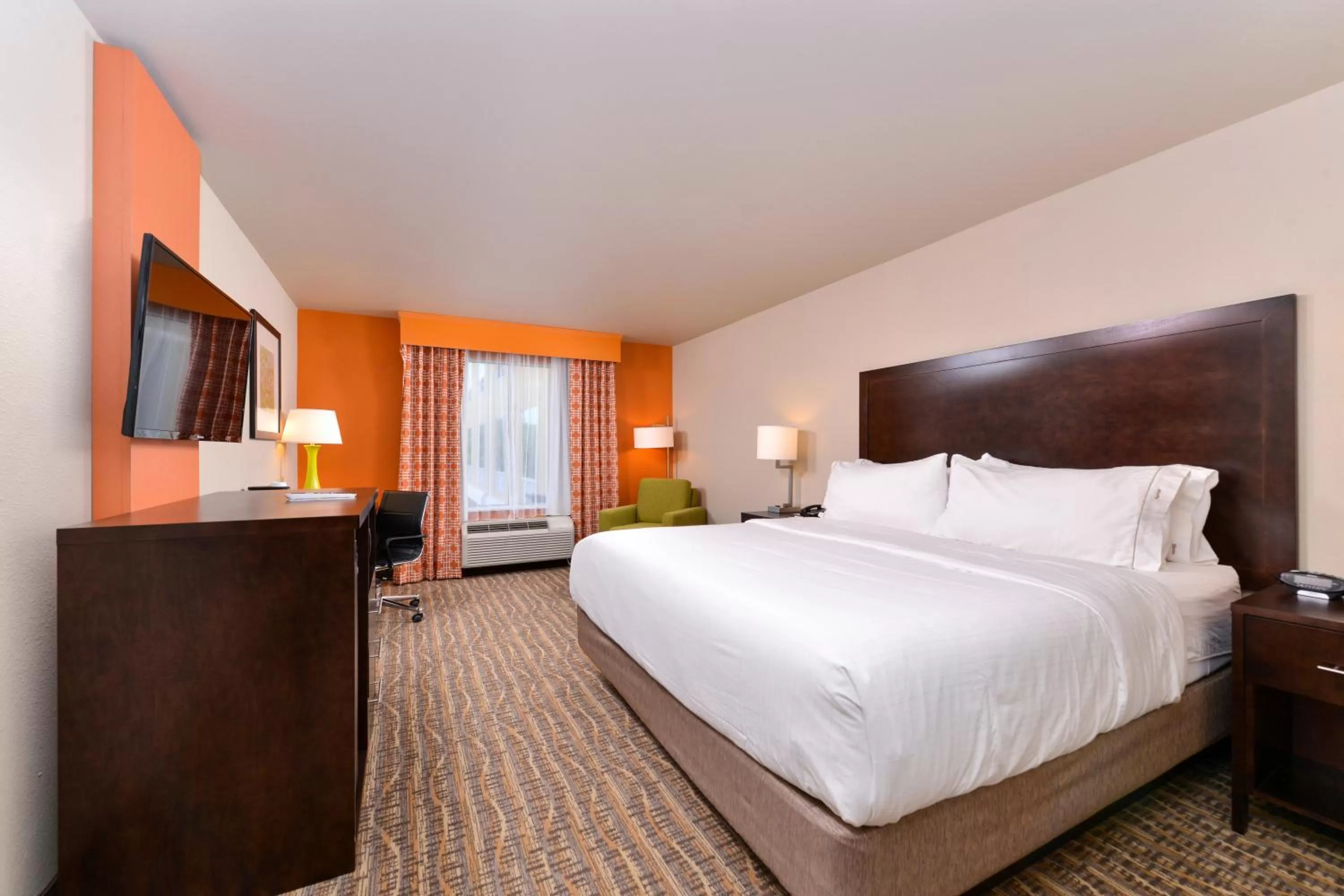 Photo of the whole room, Bed in Holiday Inn Express Tomball by IHG