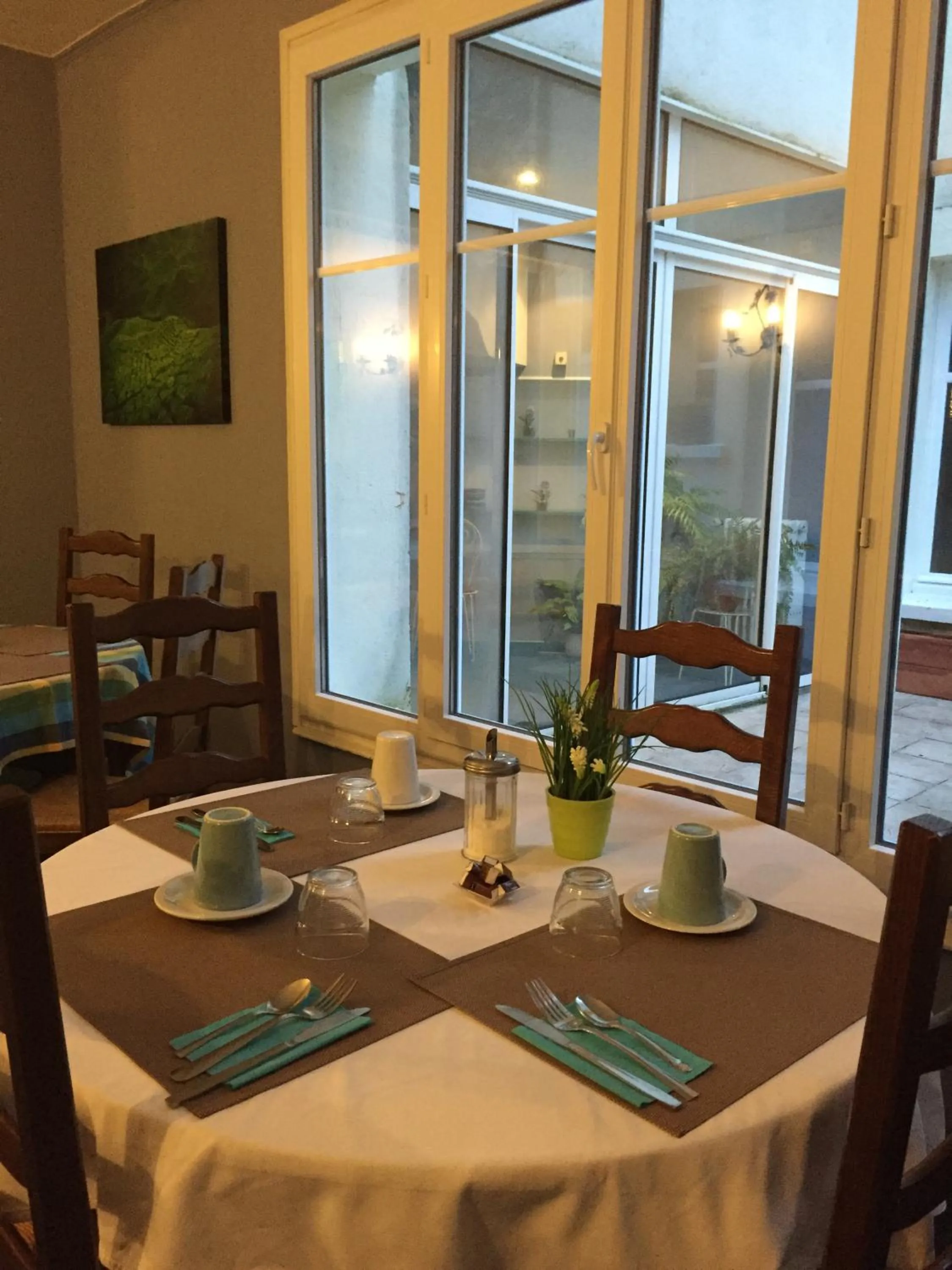 Restaurant/places to eat in Hôtel Villa Du Parc