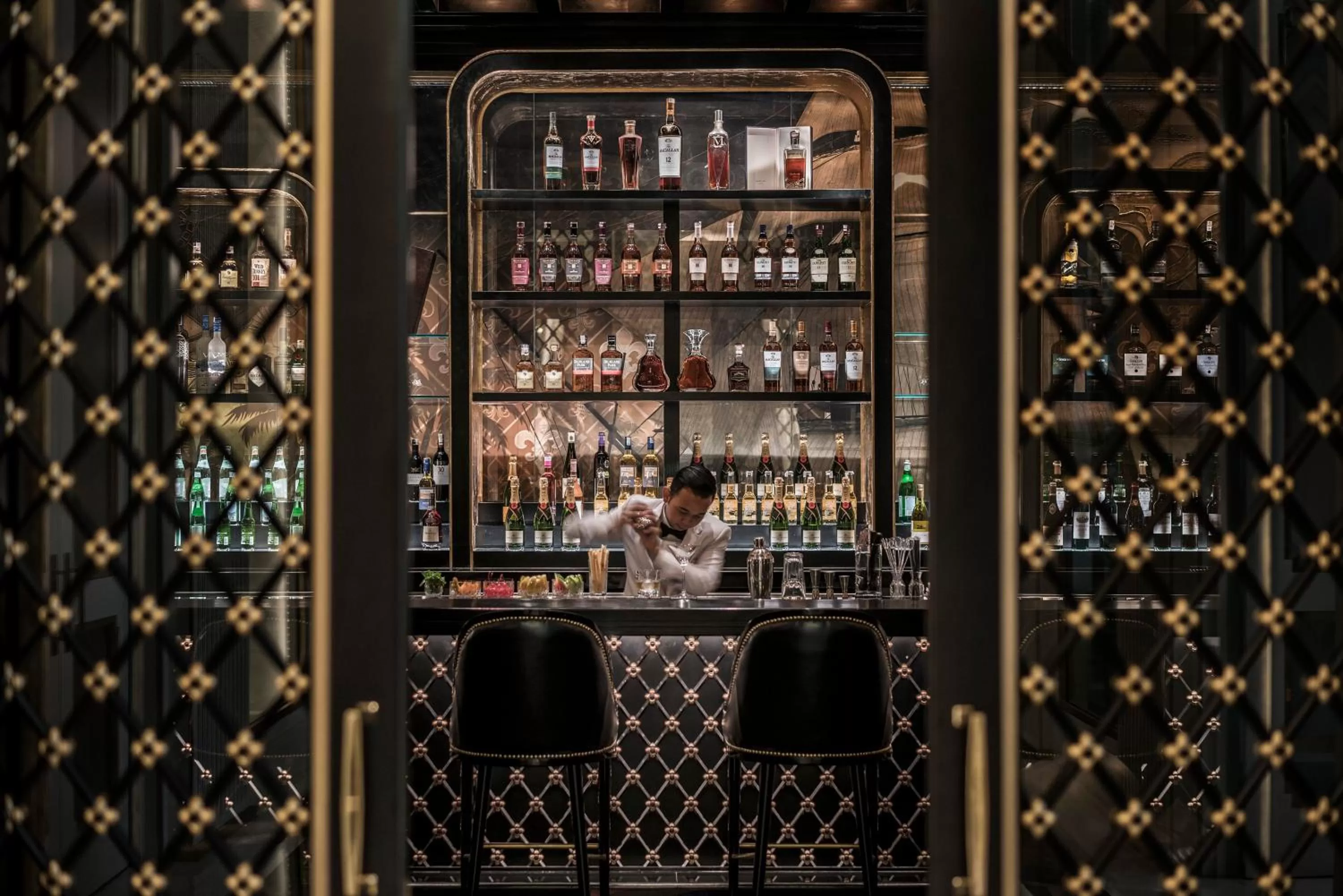 Lounge or bar in Four Seasons Hotel Jakarta