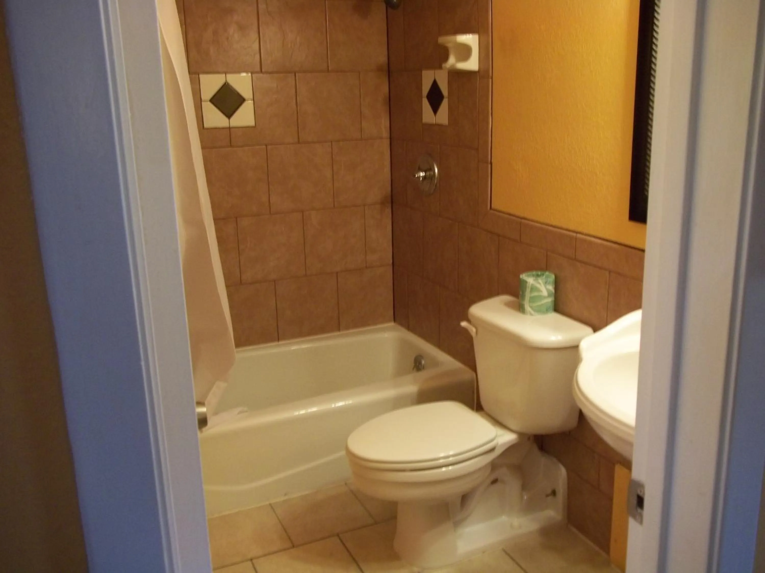 Bathroom in Scottish Inns Galveston