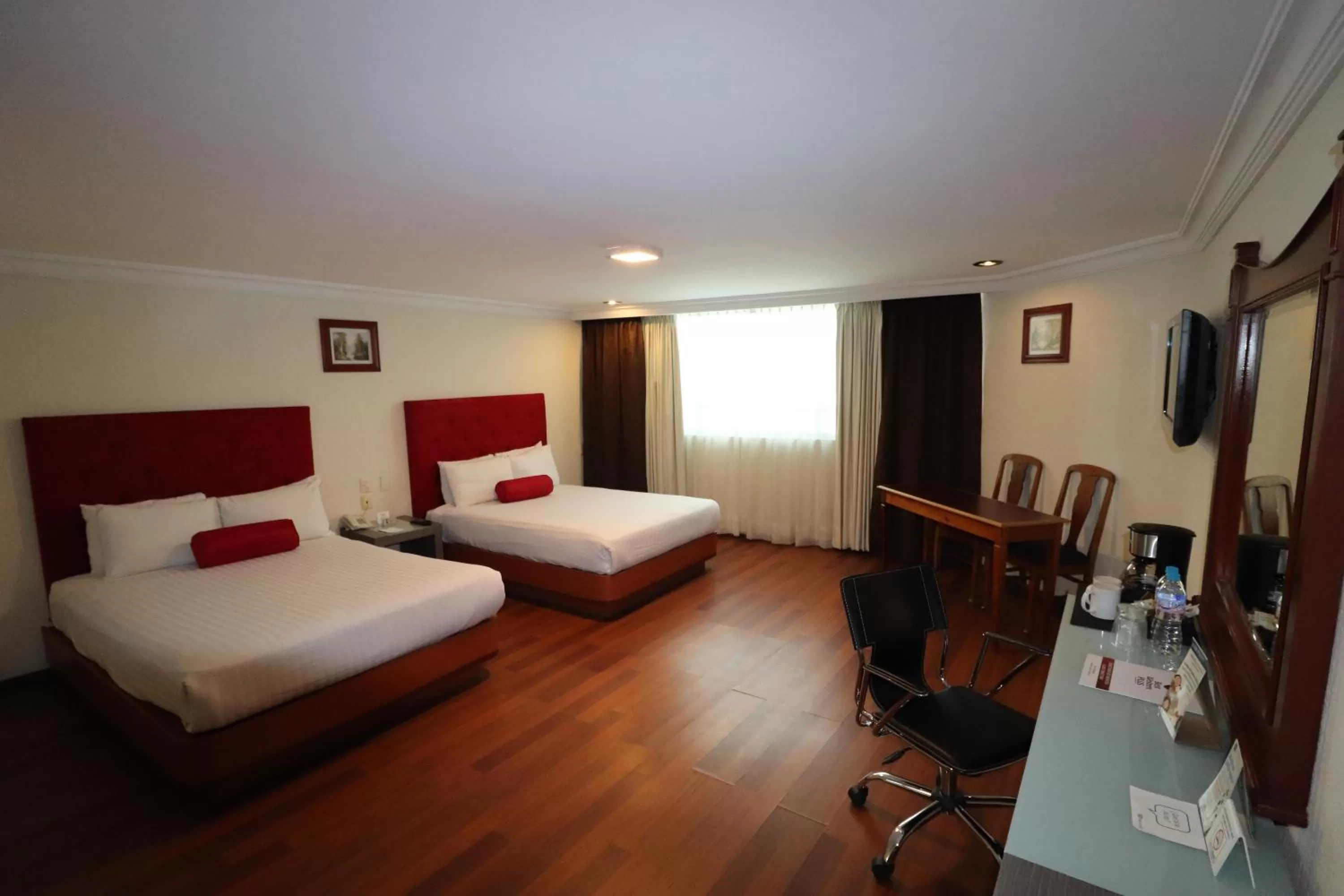 Photo of the whole room, Bed in Best Western Plus Gran Marques