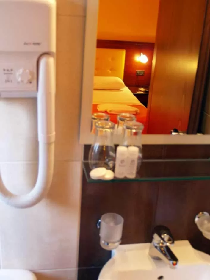 Bathroom in Hotel Filoxenia