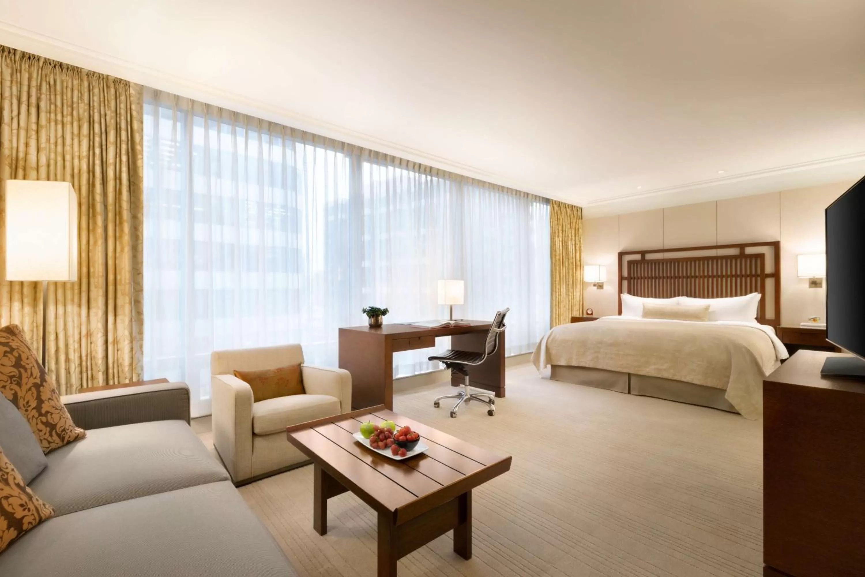 TV and multimedia, Bed in Shangri-La Vancouver