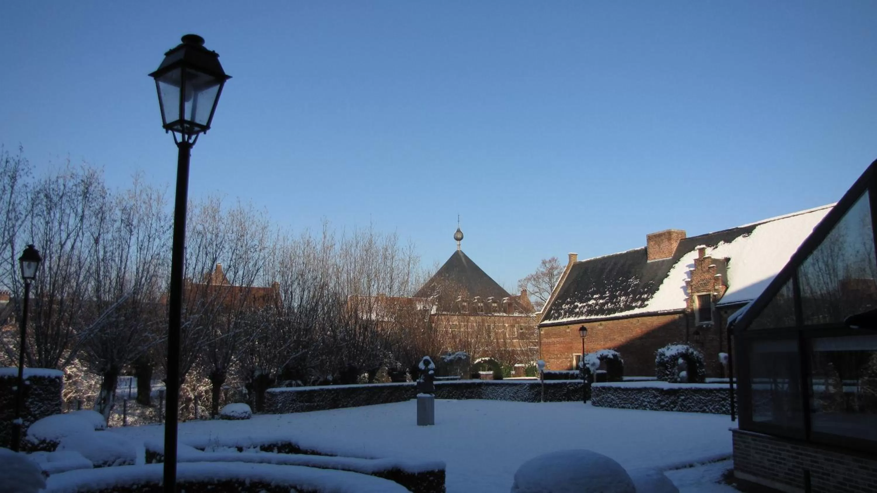 Facade/entrance in Begijnhof Hotel